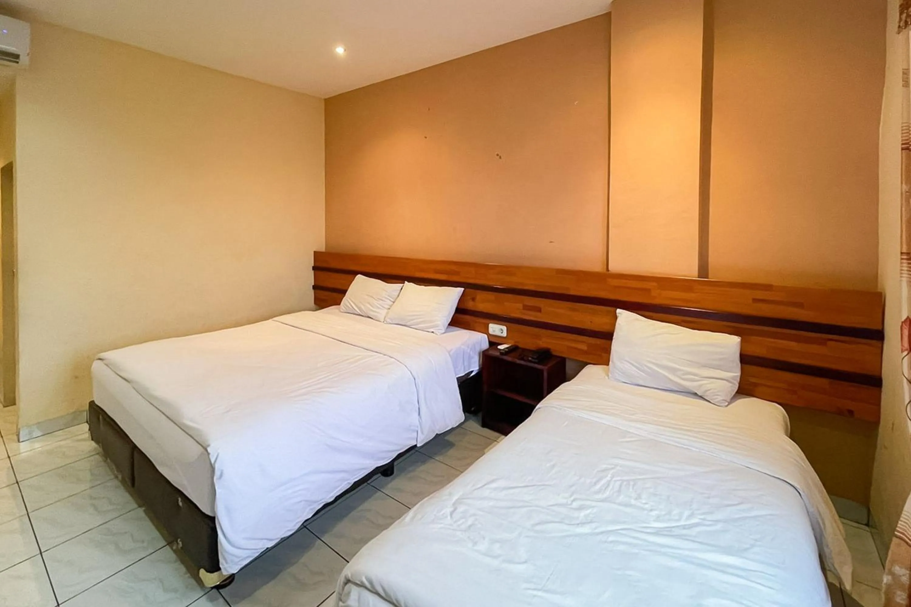 Bedroom, Bed in RedDoorz at Hotel Anda Pematang Siantar