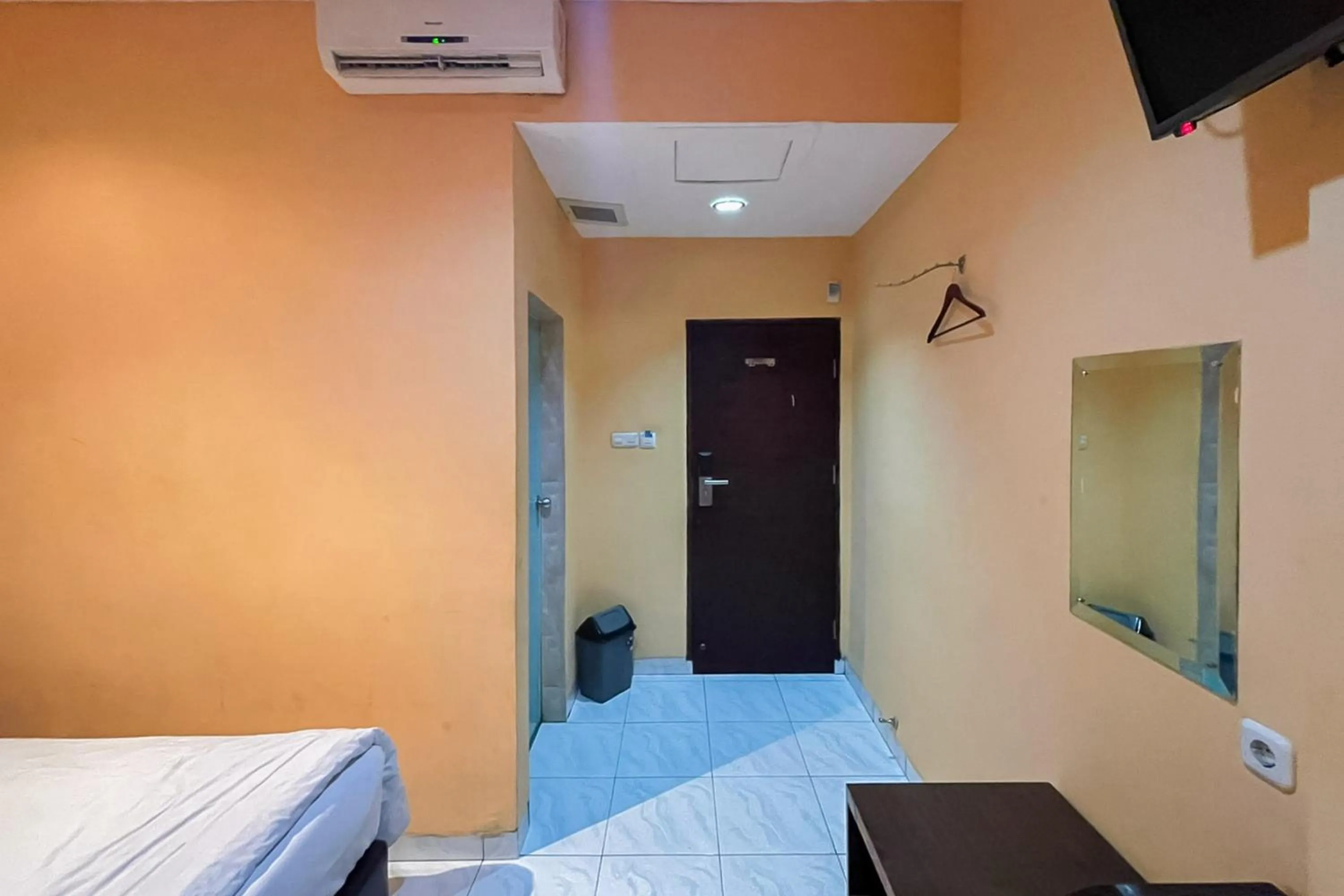 Bedroom, Bed in RedDoorz at Hotel Anda Pematang Siantar