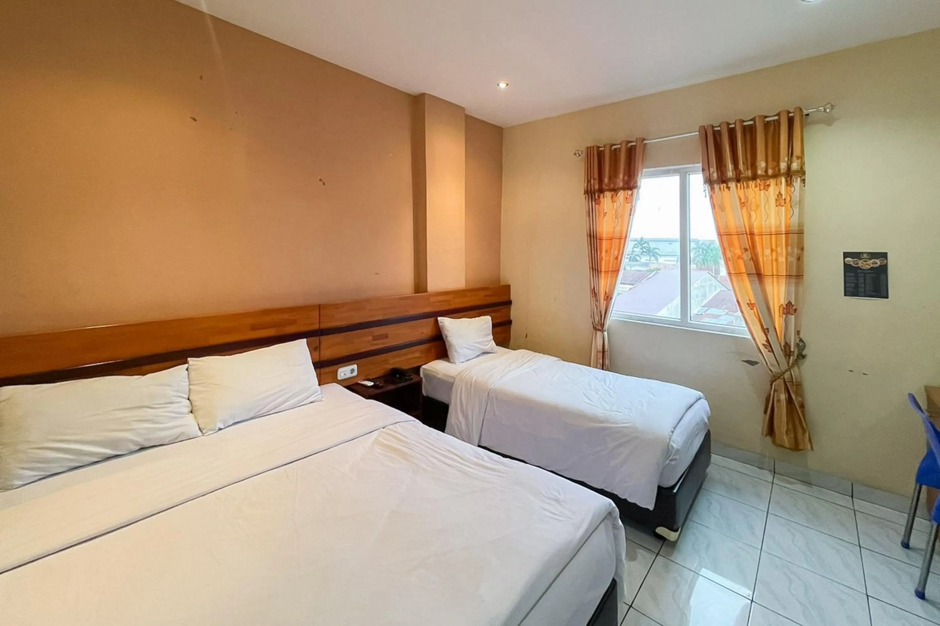 Bedroom, Bed in RedDoorz at Hotel Anda Pematang Siantar