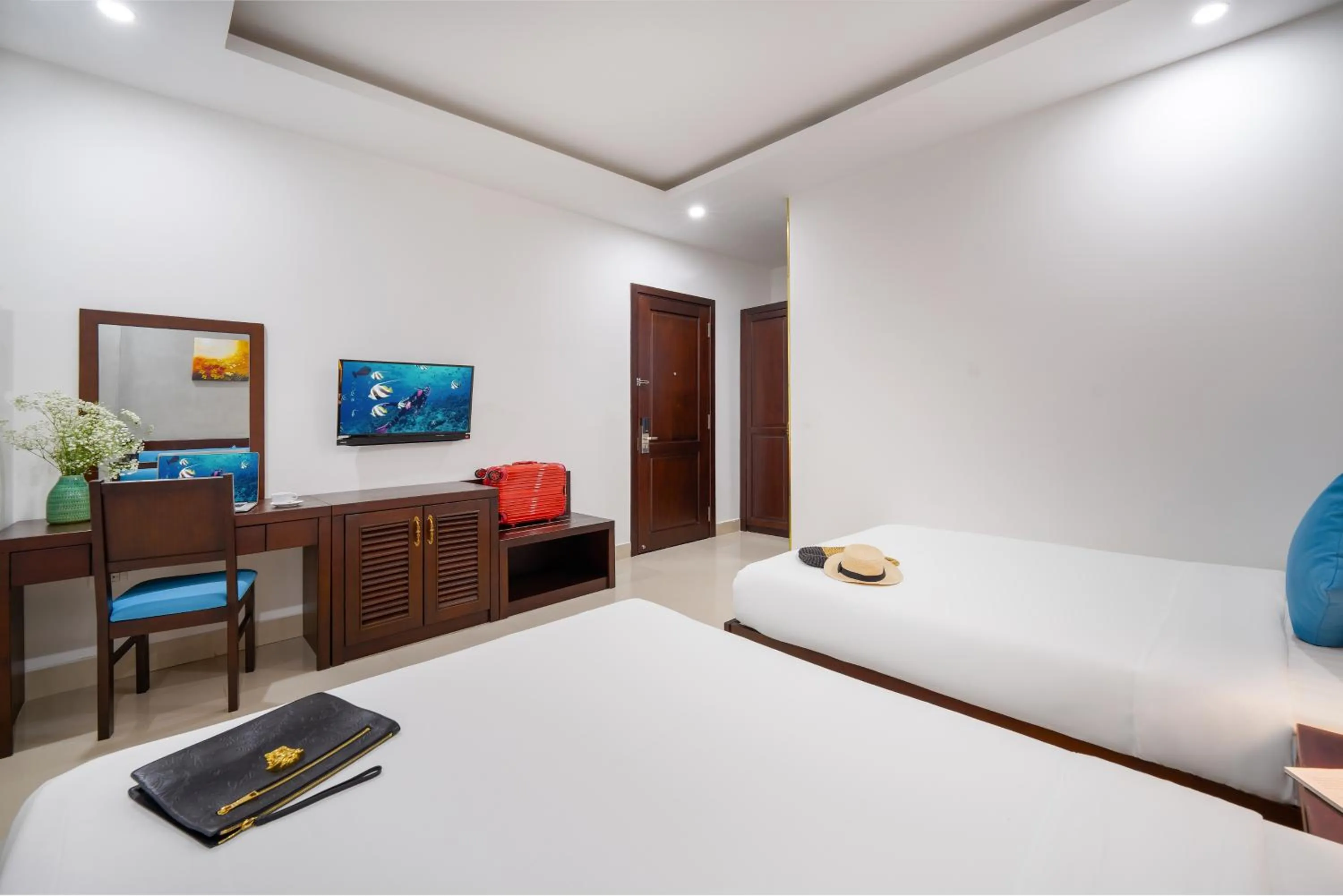 Toilet, Bed in Platinum Beach Hotel & Apartment