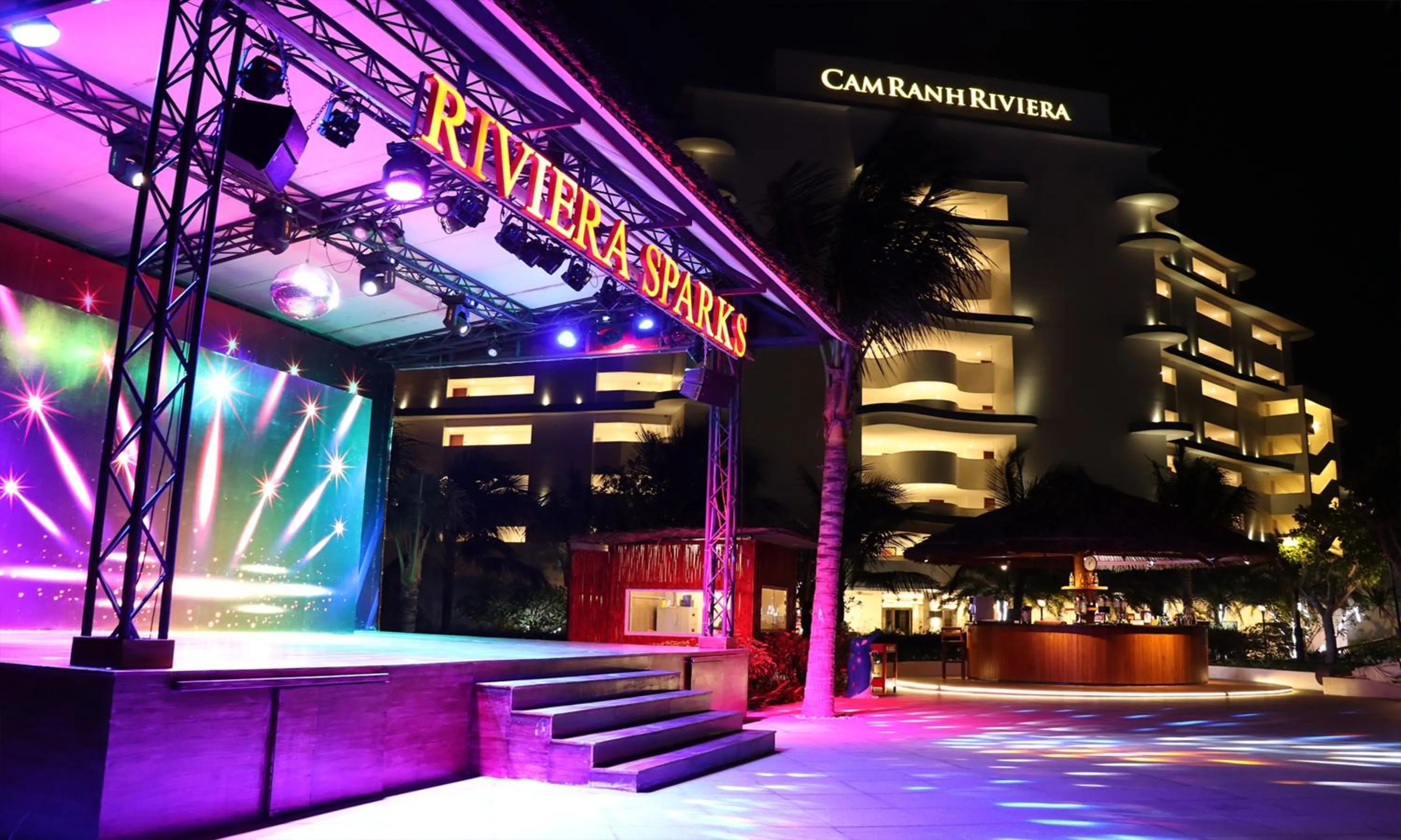 Lounge or bar in Cam Ranh Riviera Beach Resort & Spa