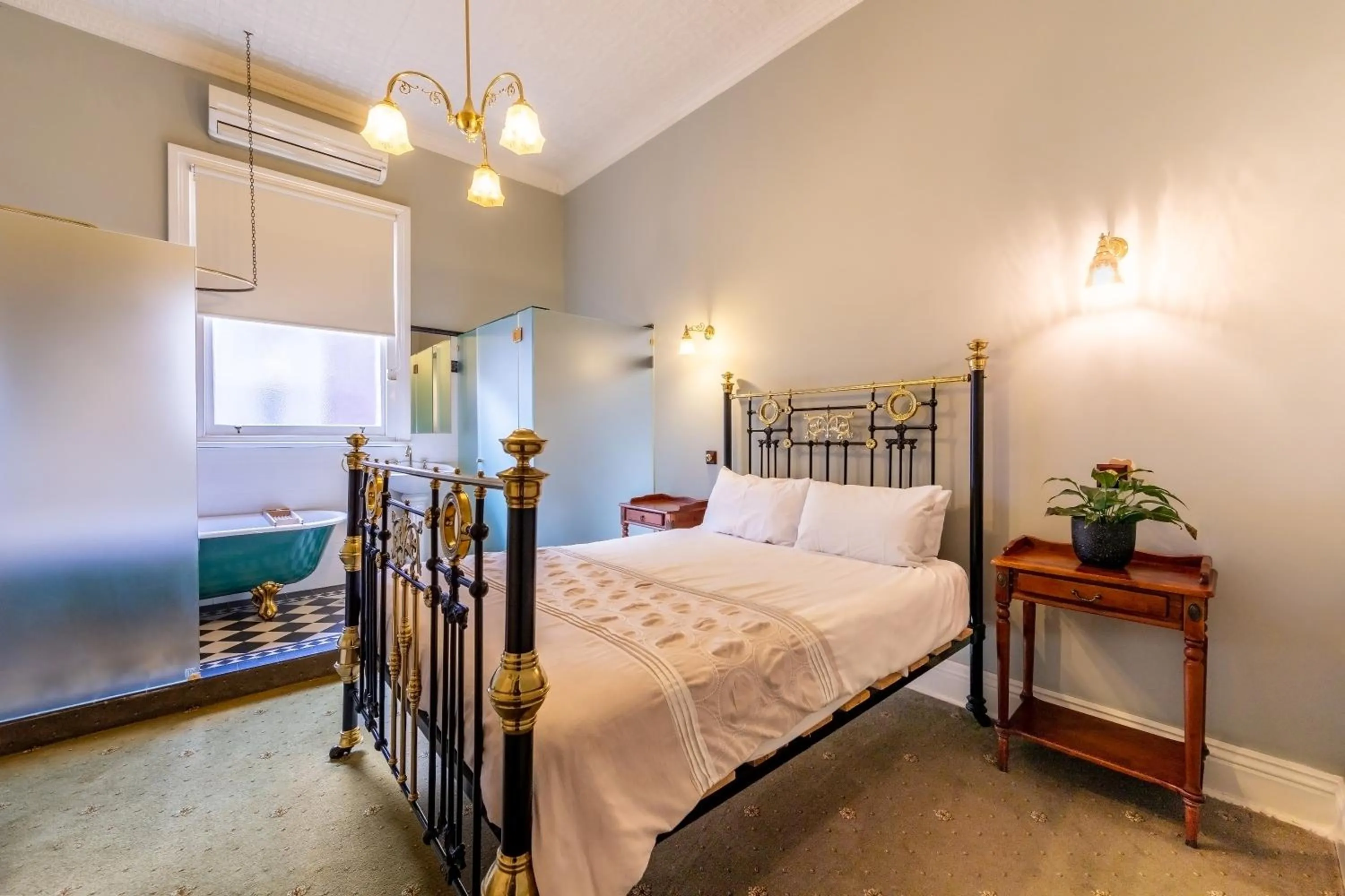 Bed in Criterion Warwick Hotel