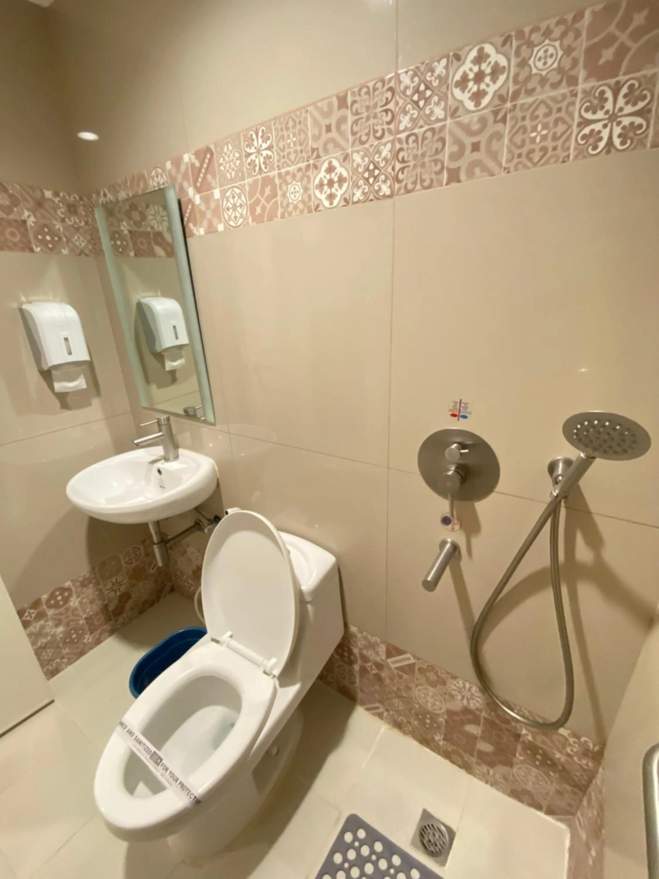 Bathroom in Hotel Sogo - EDSA Trinoma