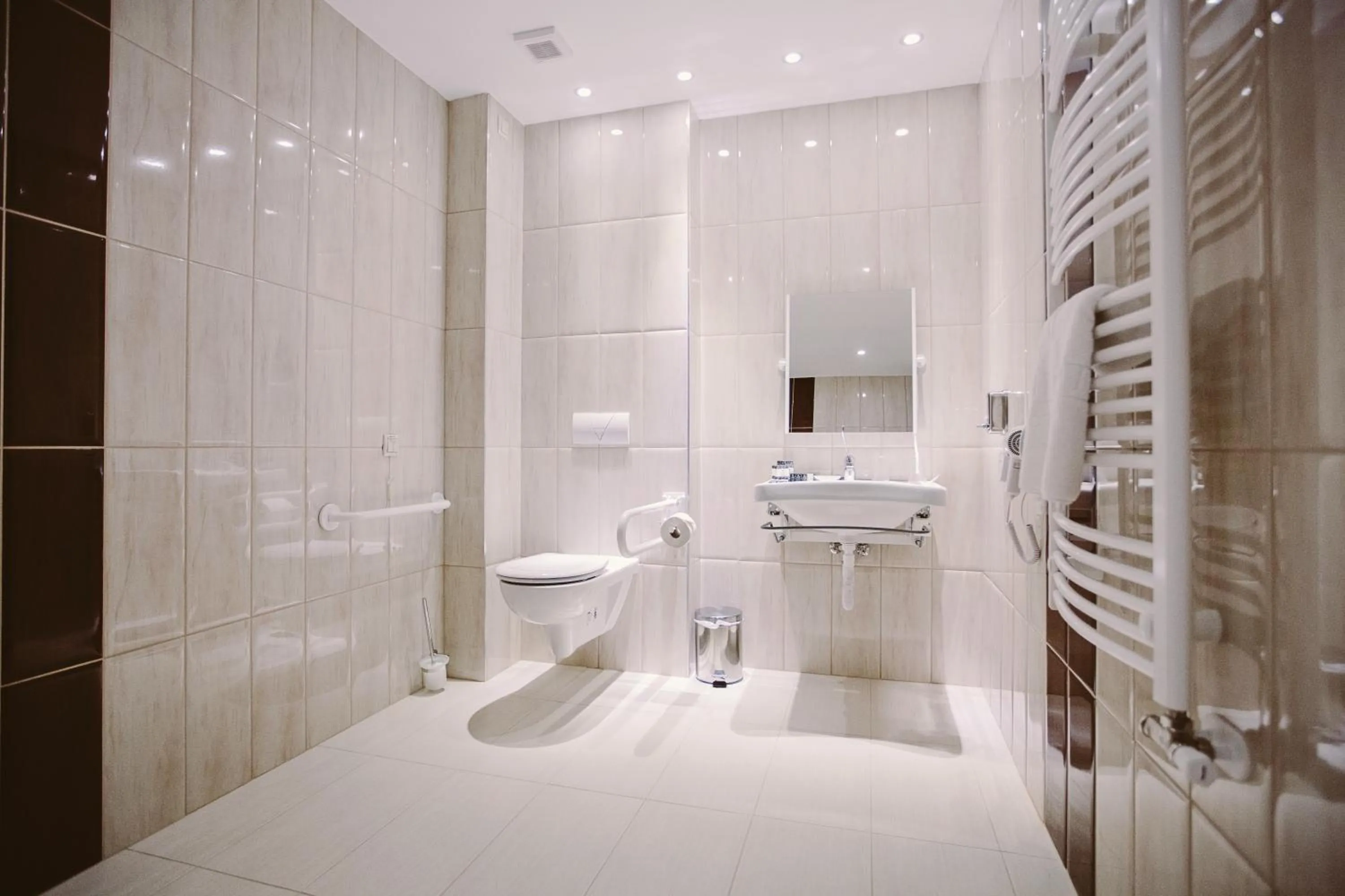 Bathroom in Elixír Medical Wellness Hotel