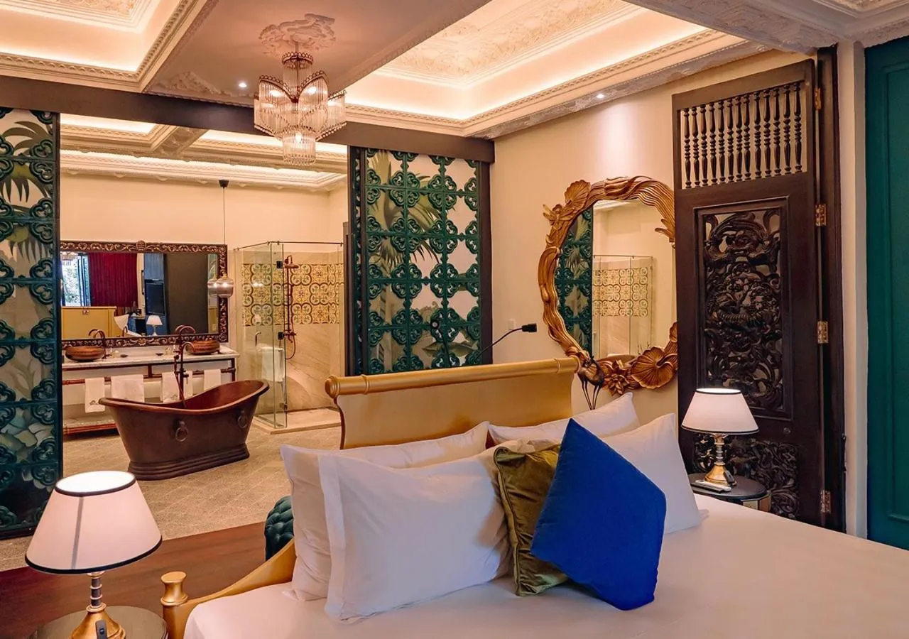 Bathroom in House of Tugu, Old Town Jakarta