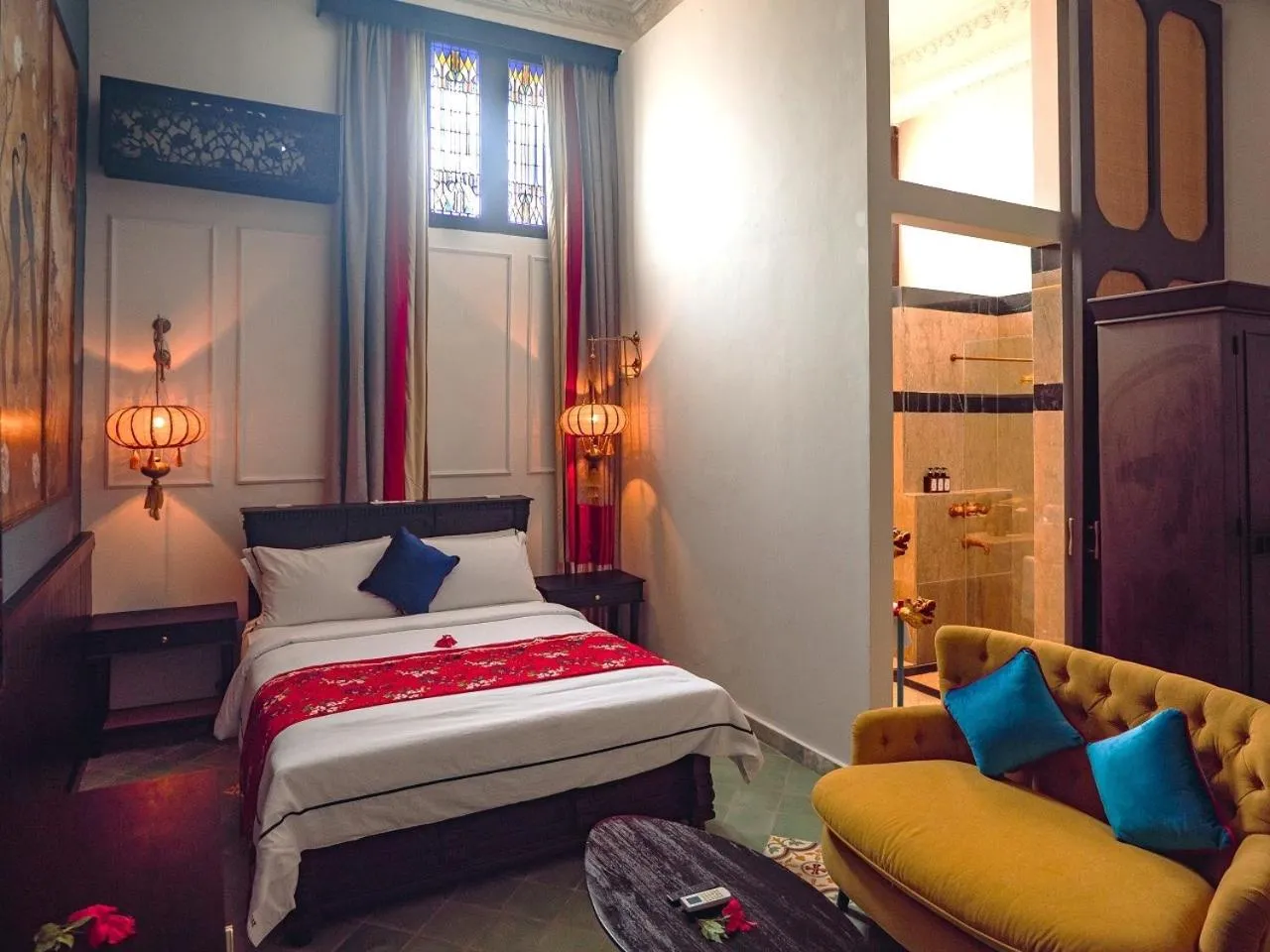 Bedroom, Bed in House of Tugu, Old Town Jakarta