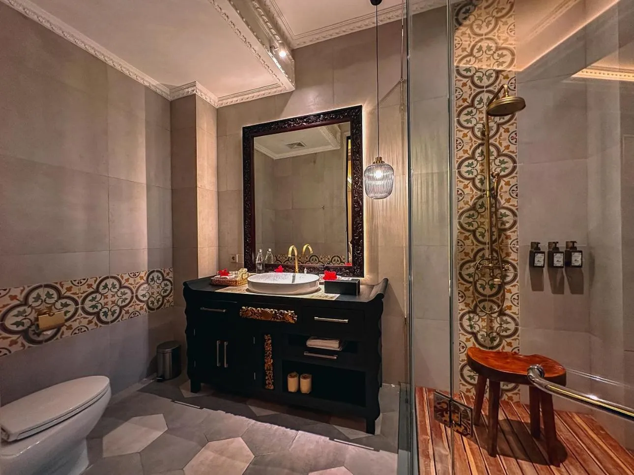 Bathroom in House of Tugu, Old Town Jakarta