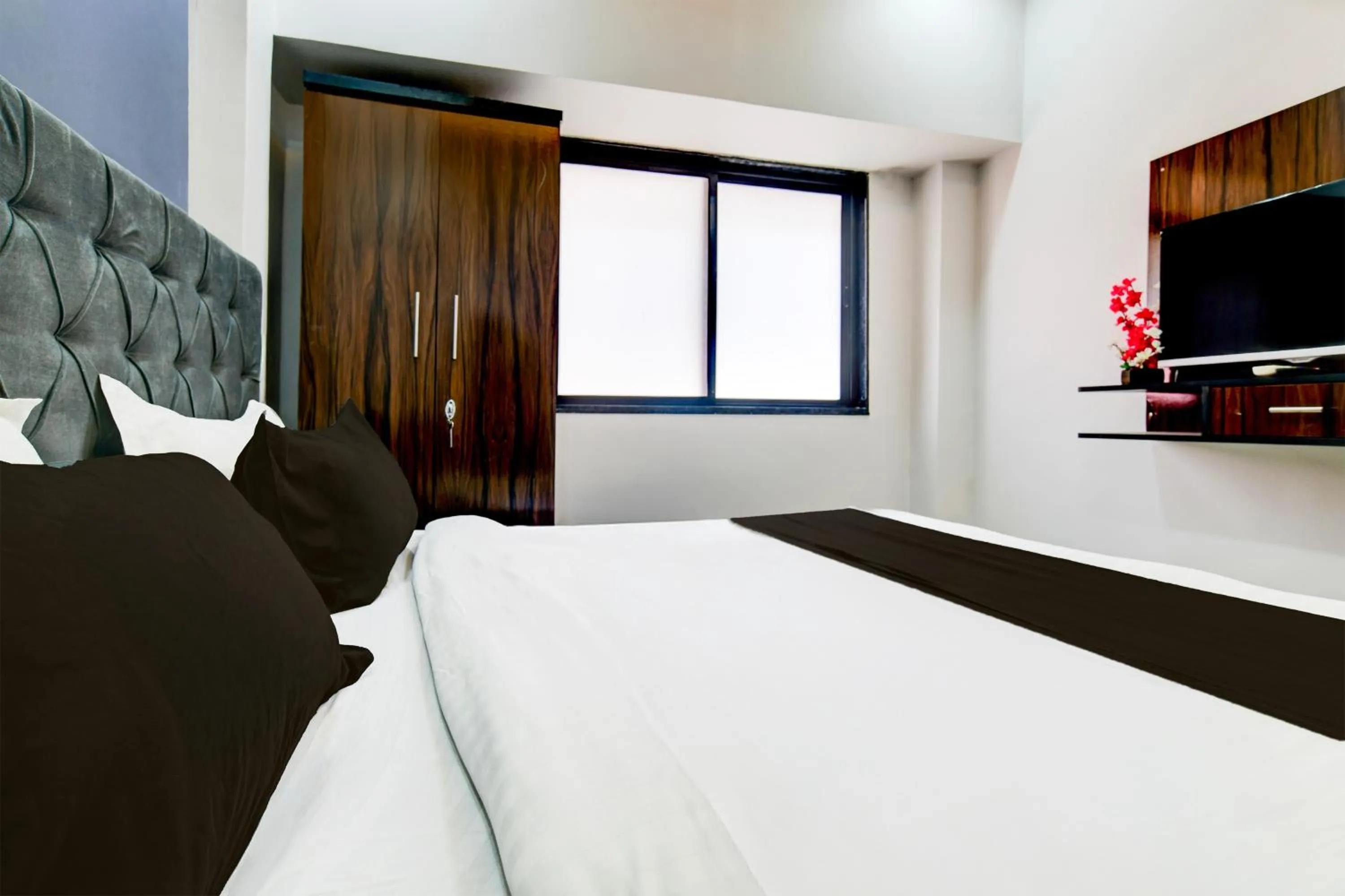 Bedroom, Bed in Hotel O D.V Near Medanta Hospital Indore