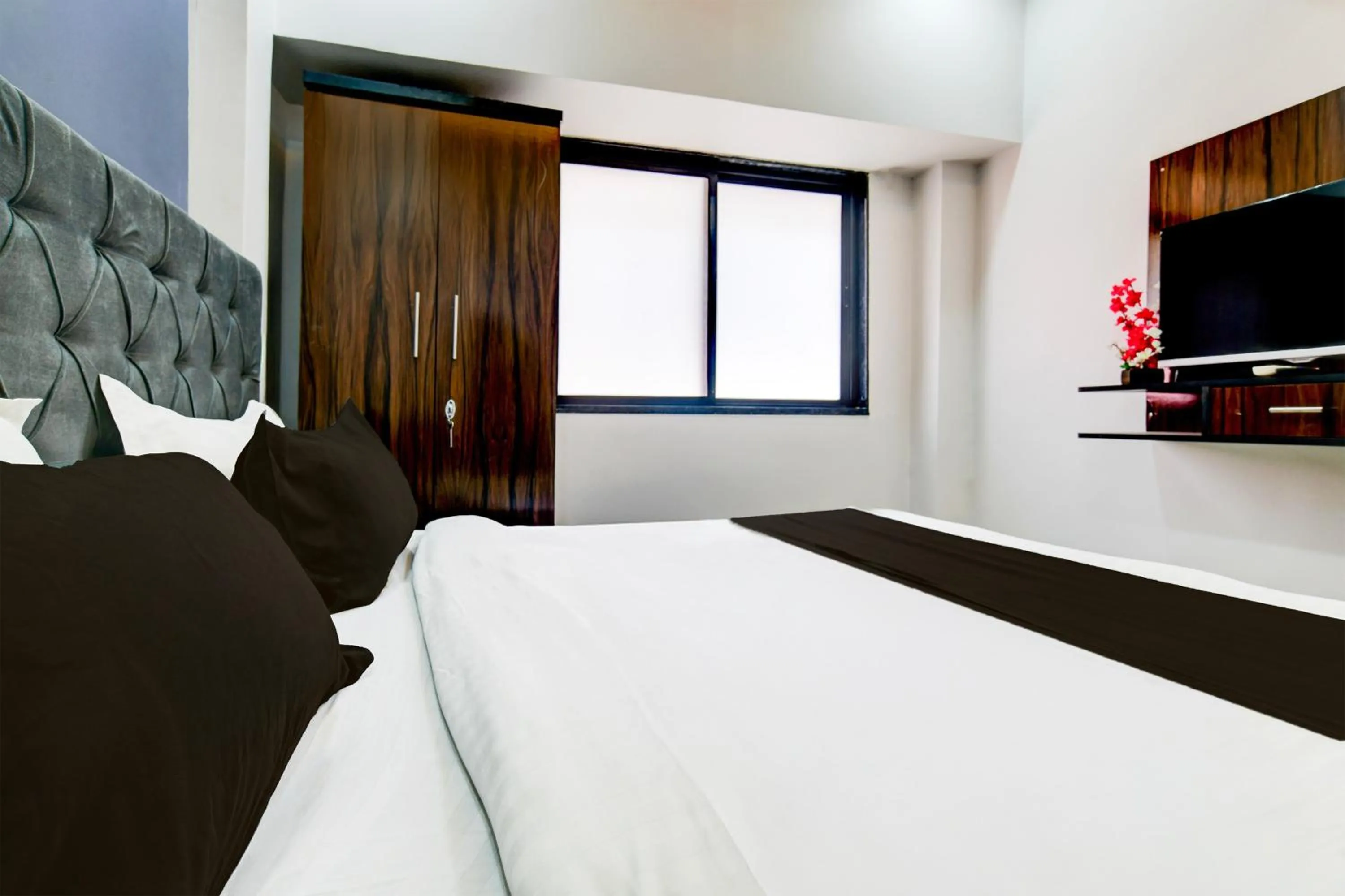 Bedroom, Bed in Hotel O D.V Near Medanta Hospital Indore
