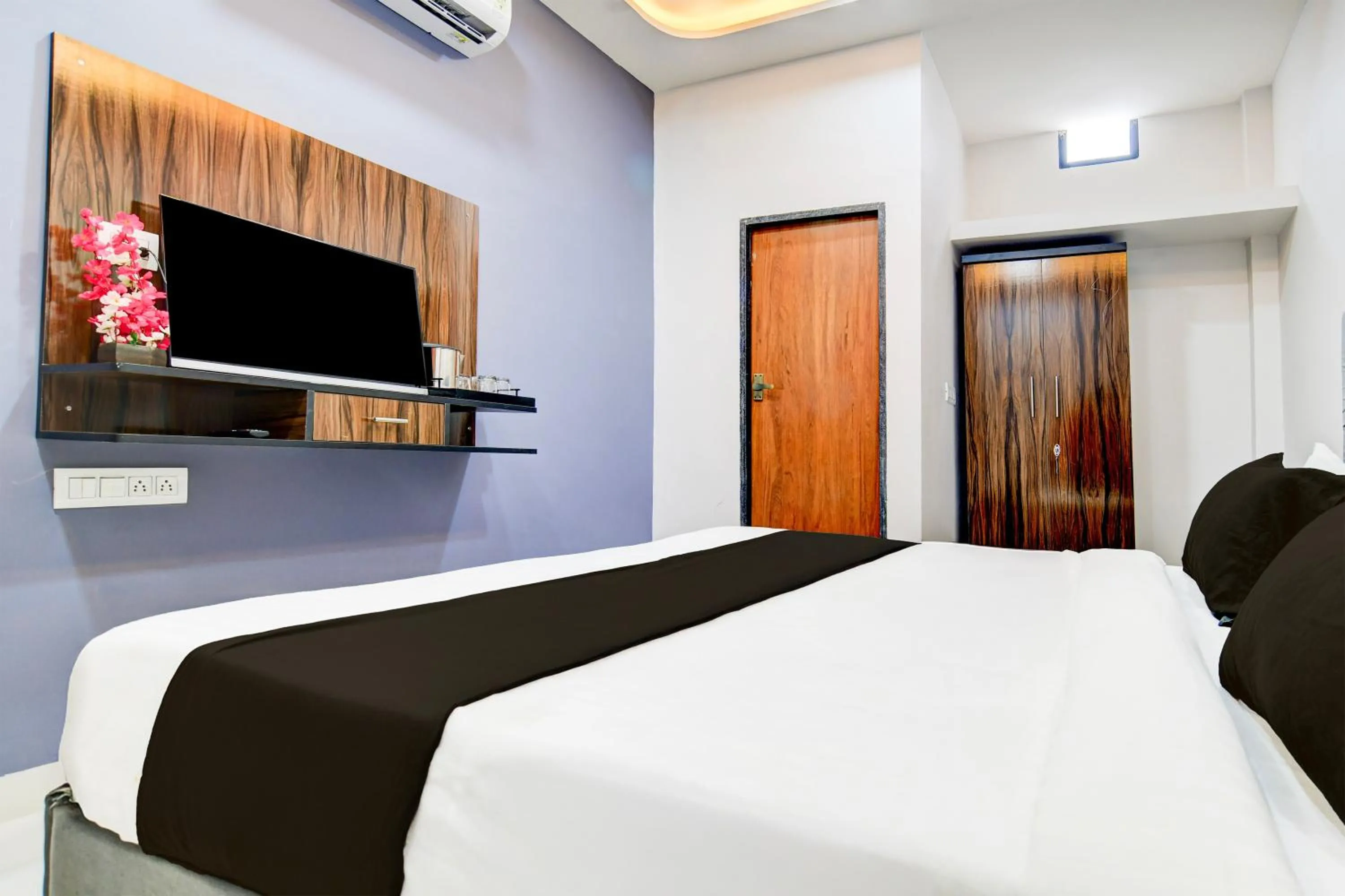 Bedroom, Bed in Hotel O D.V Near Medanta Hospital Indore