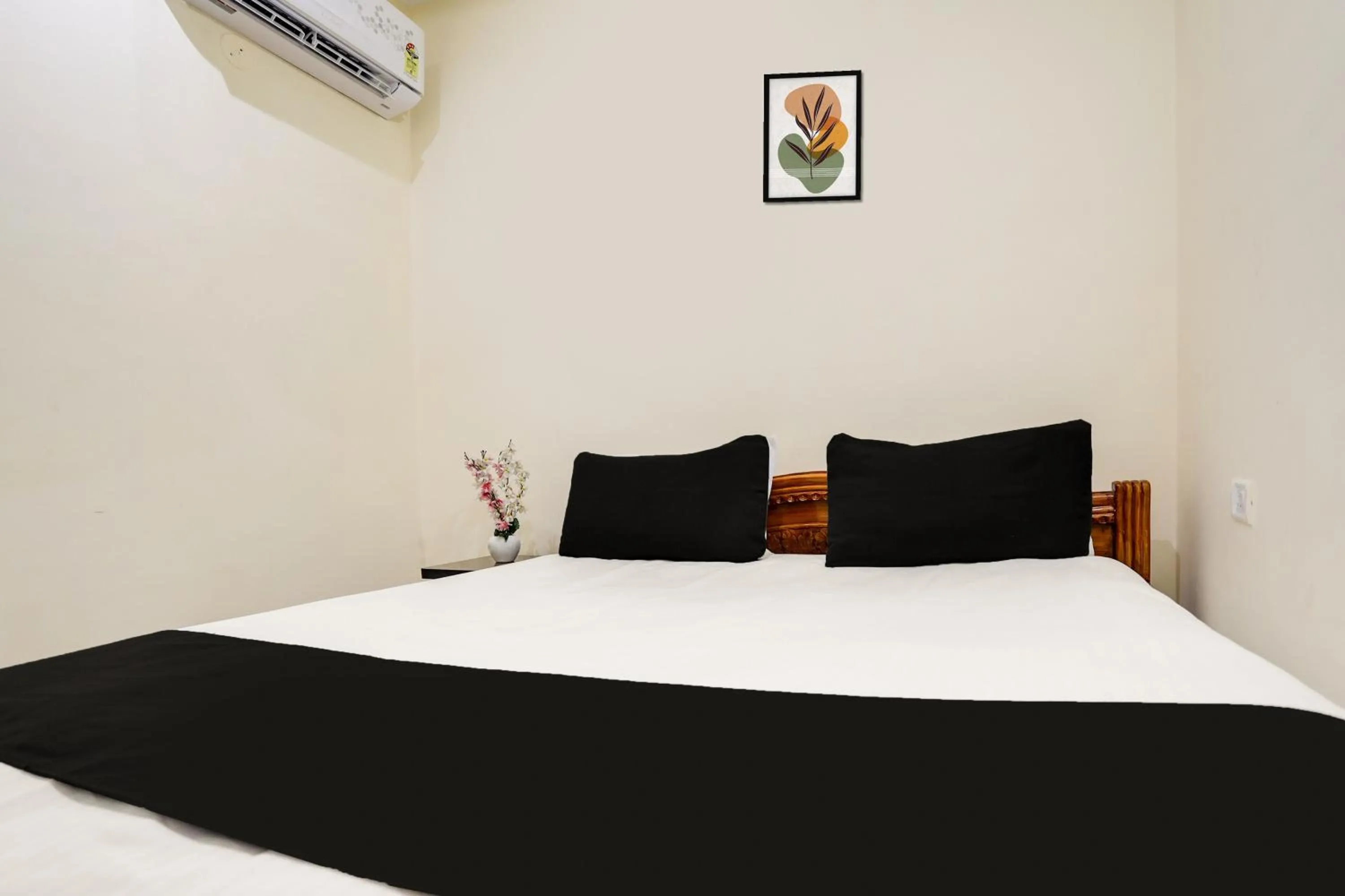 Bedroom in Hotel O M.V PALACE