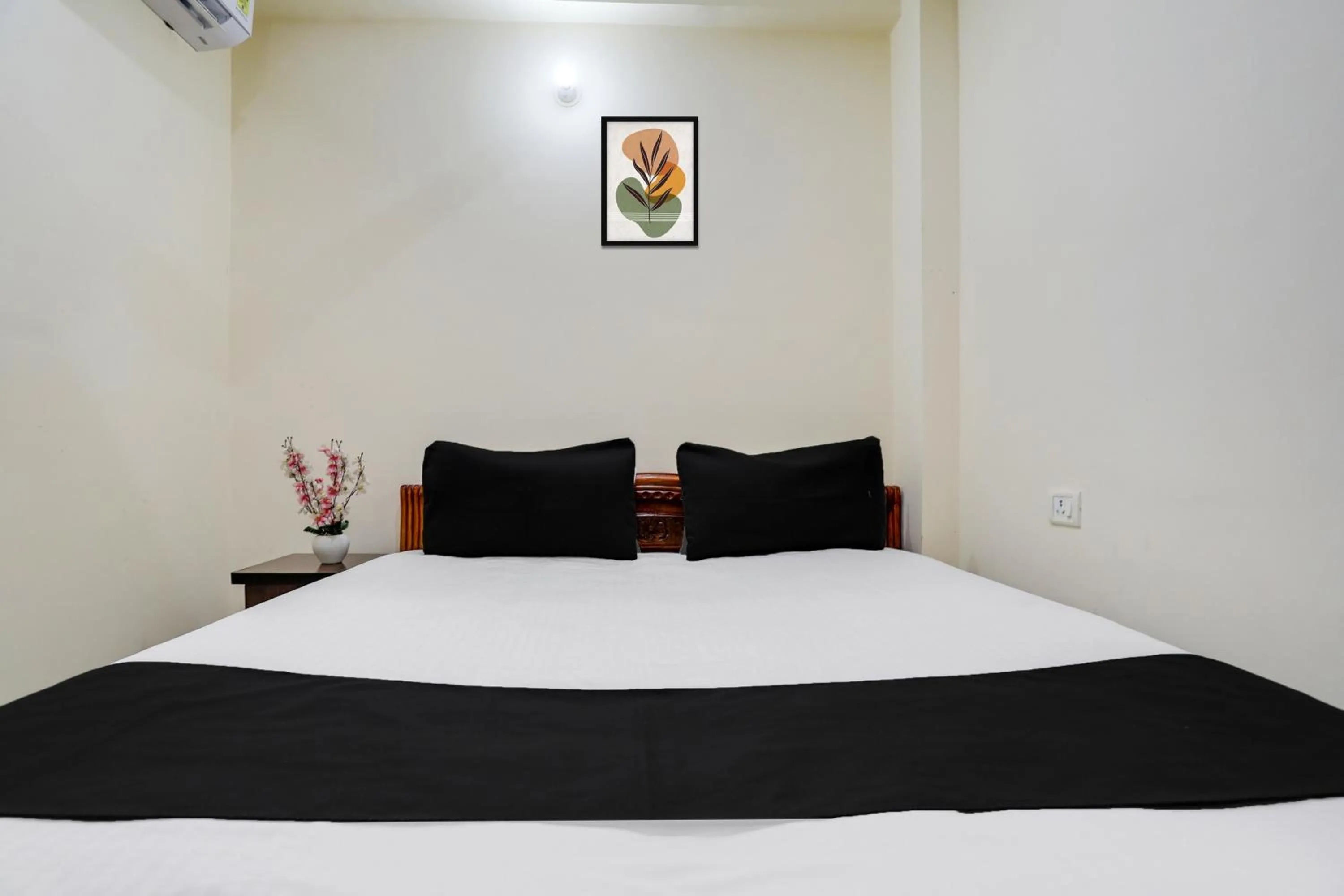 Bedroom in Hotel O M.V PALACE