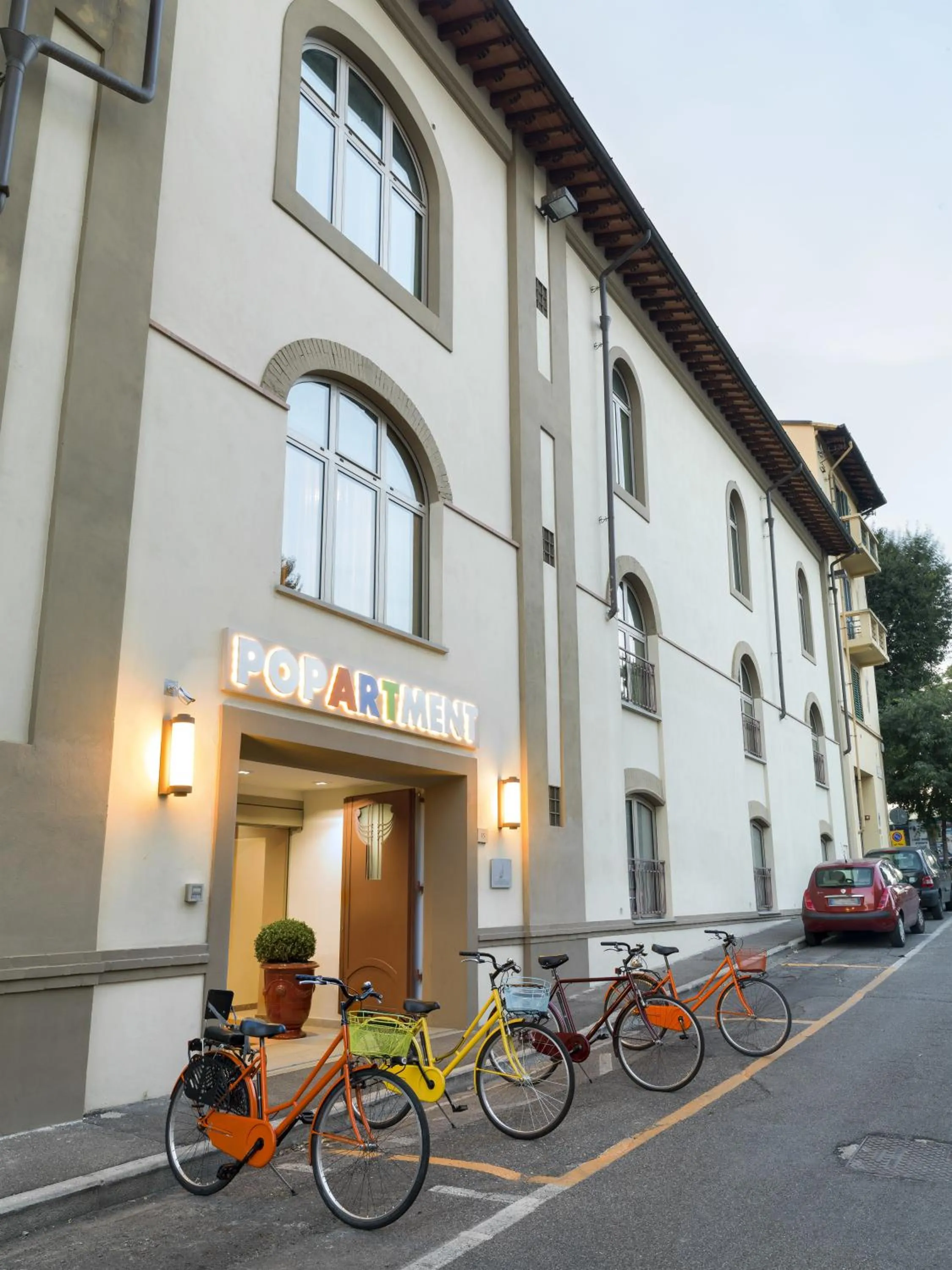 Facade/entrance in PopArtment