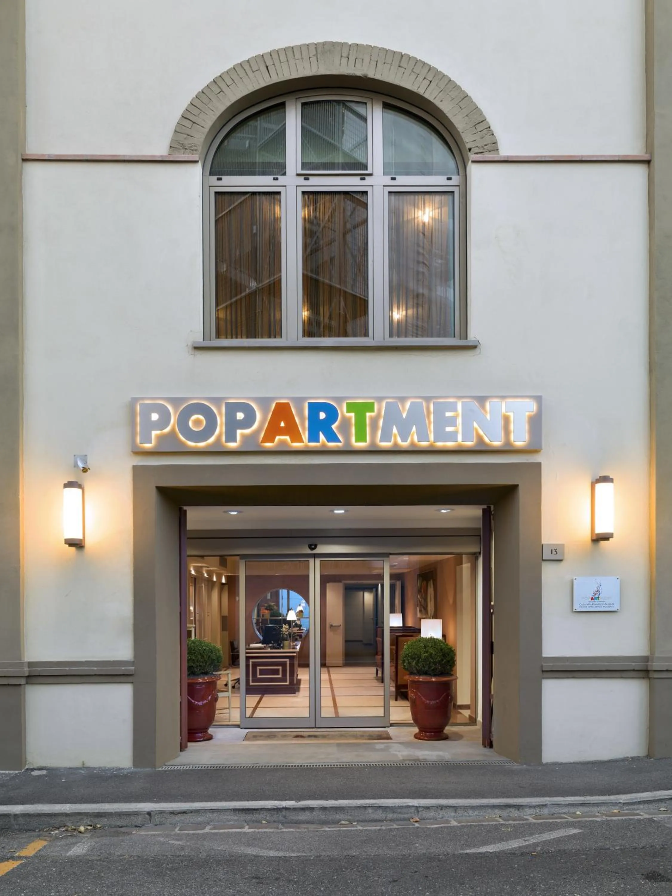 Facade/entrance in PopArtment