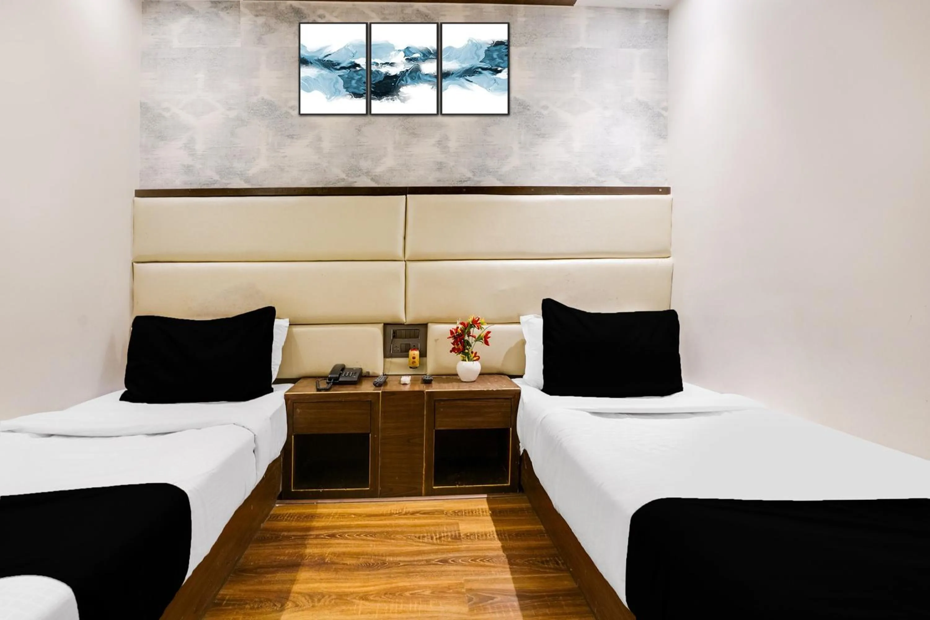 Bedroom, Bed in Super Collection O Andheri Near Western Express Highway