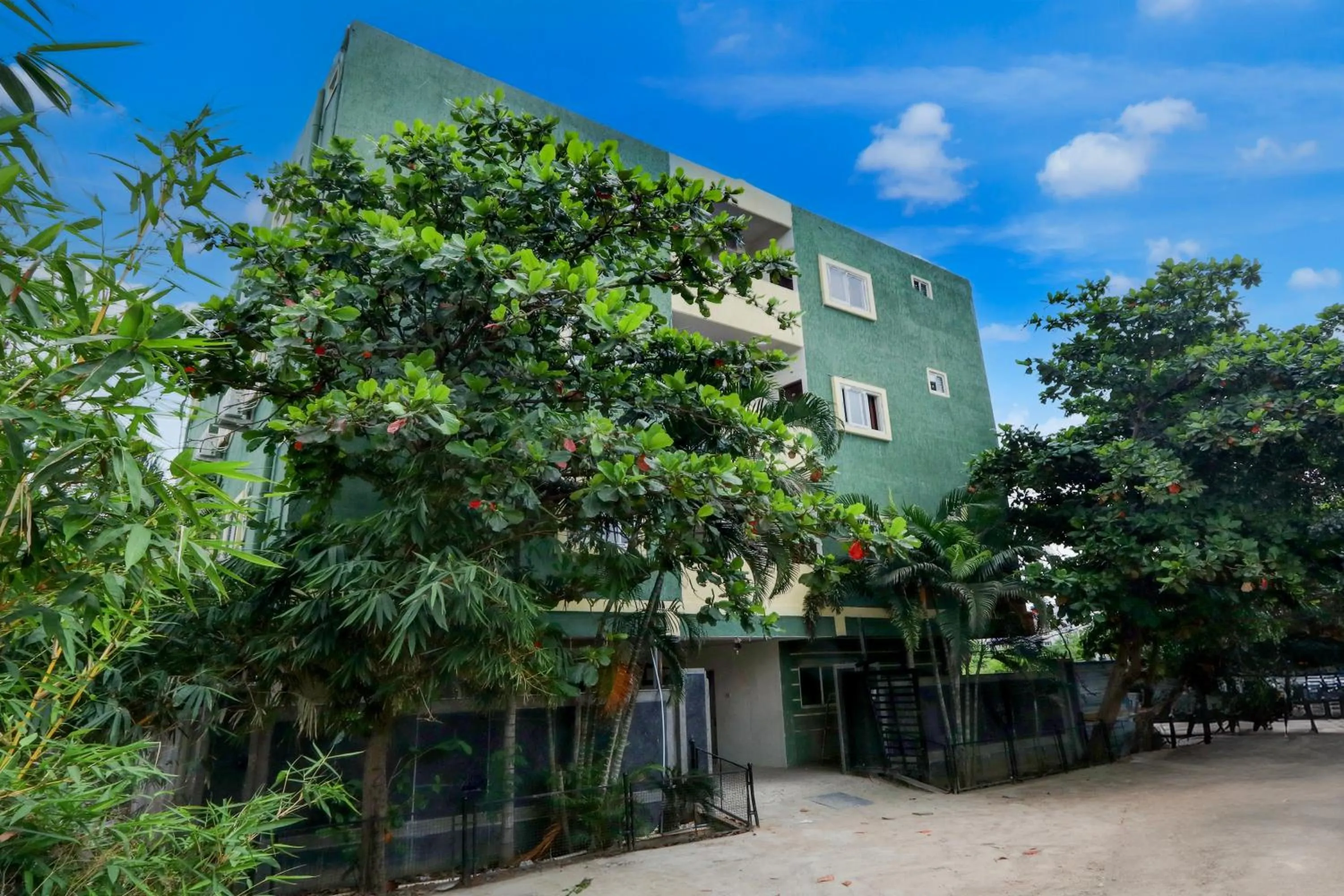 Facade/entrance in Collection O Kukatpally S Palace