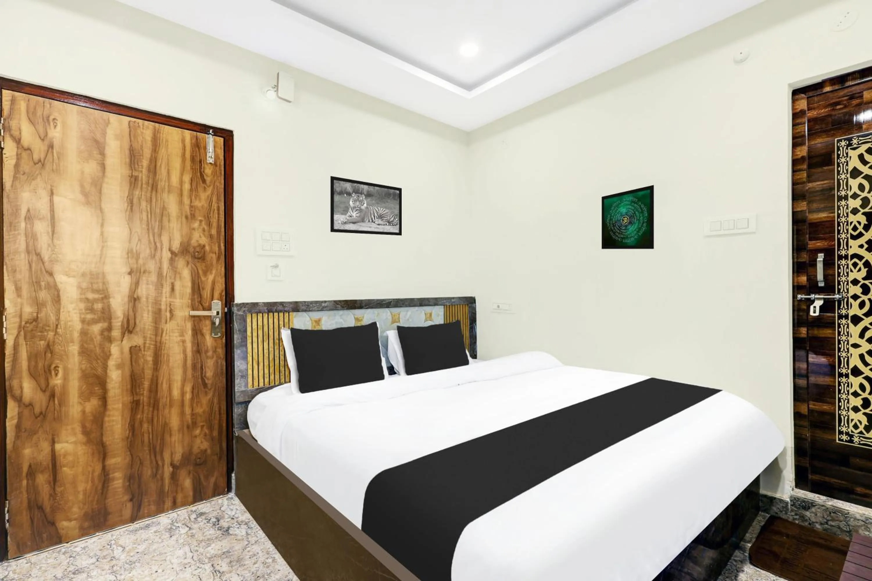 Bedroom, Bed in Super Hotel O Vizianagaram Near Railway Station