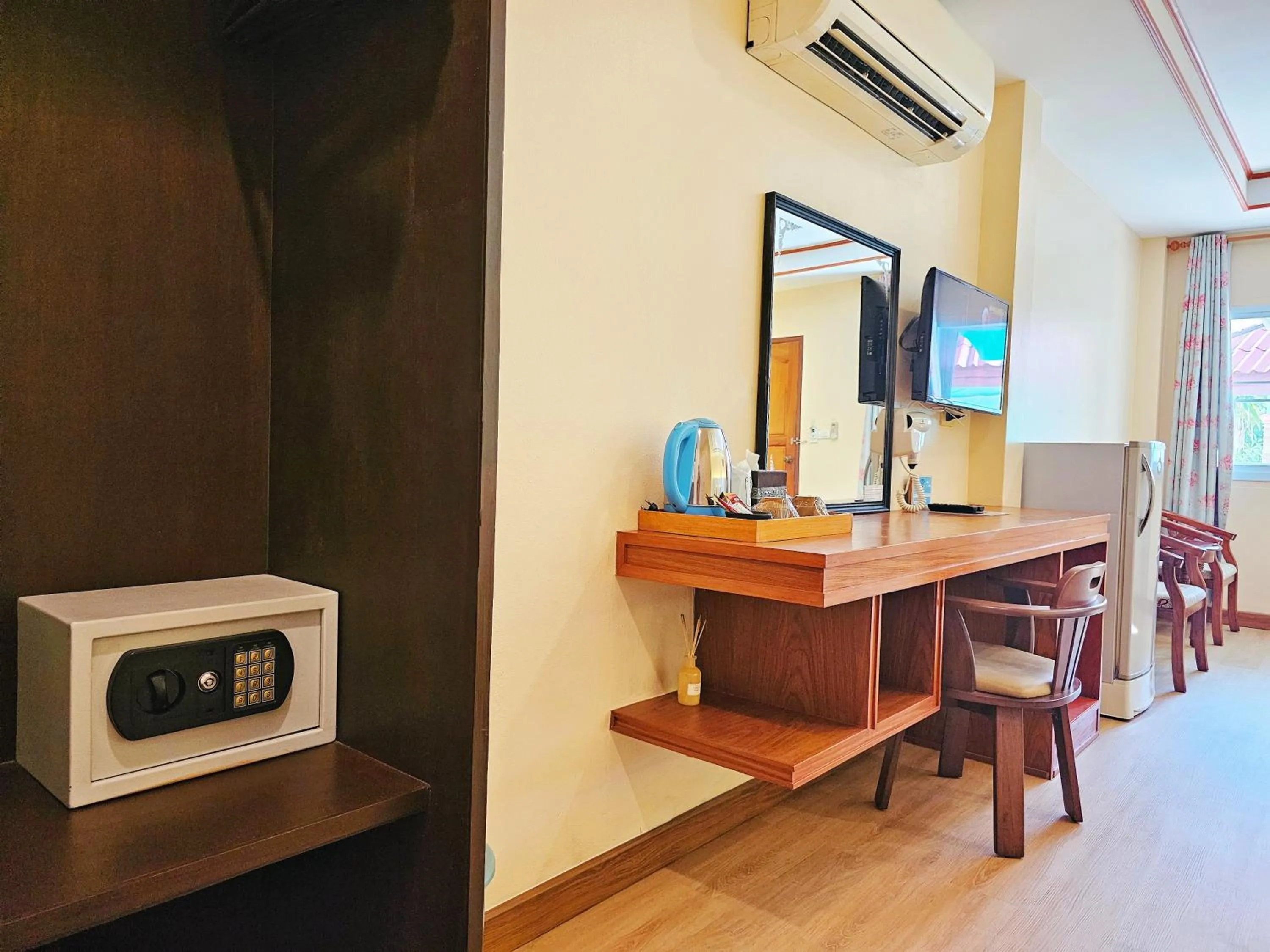 TV and multimedia in Phaithong Sotel Resort