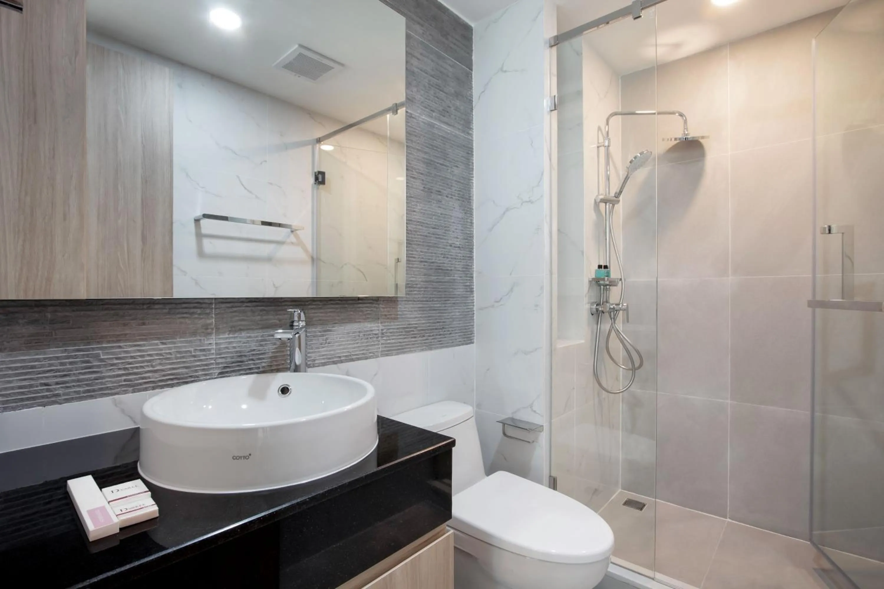 Toilet in Aquila Hotel Bangkok