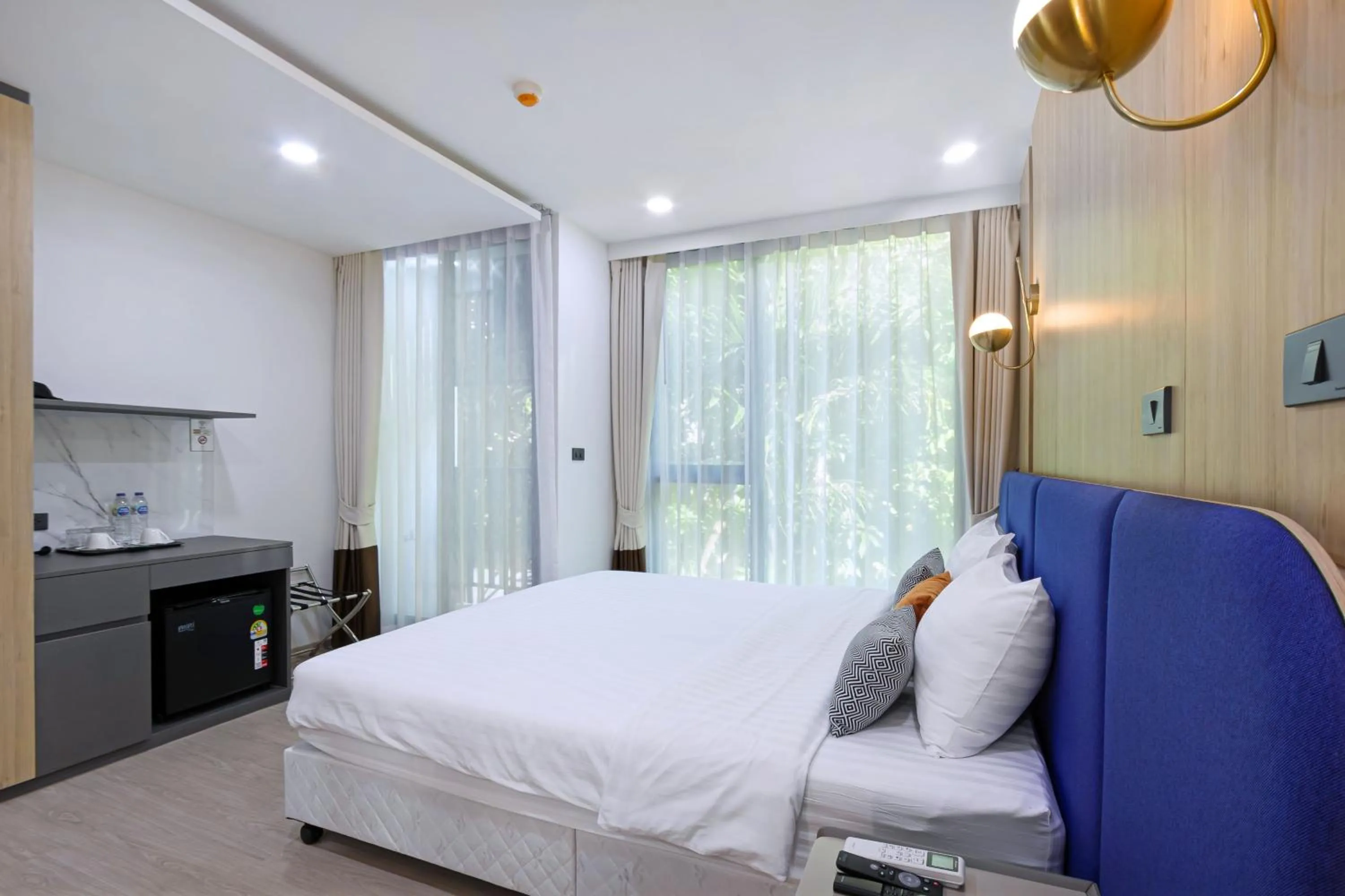 Balcony/Terrace, Bed in Aquila Hotel Bangkok