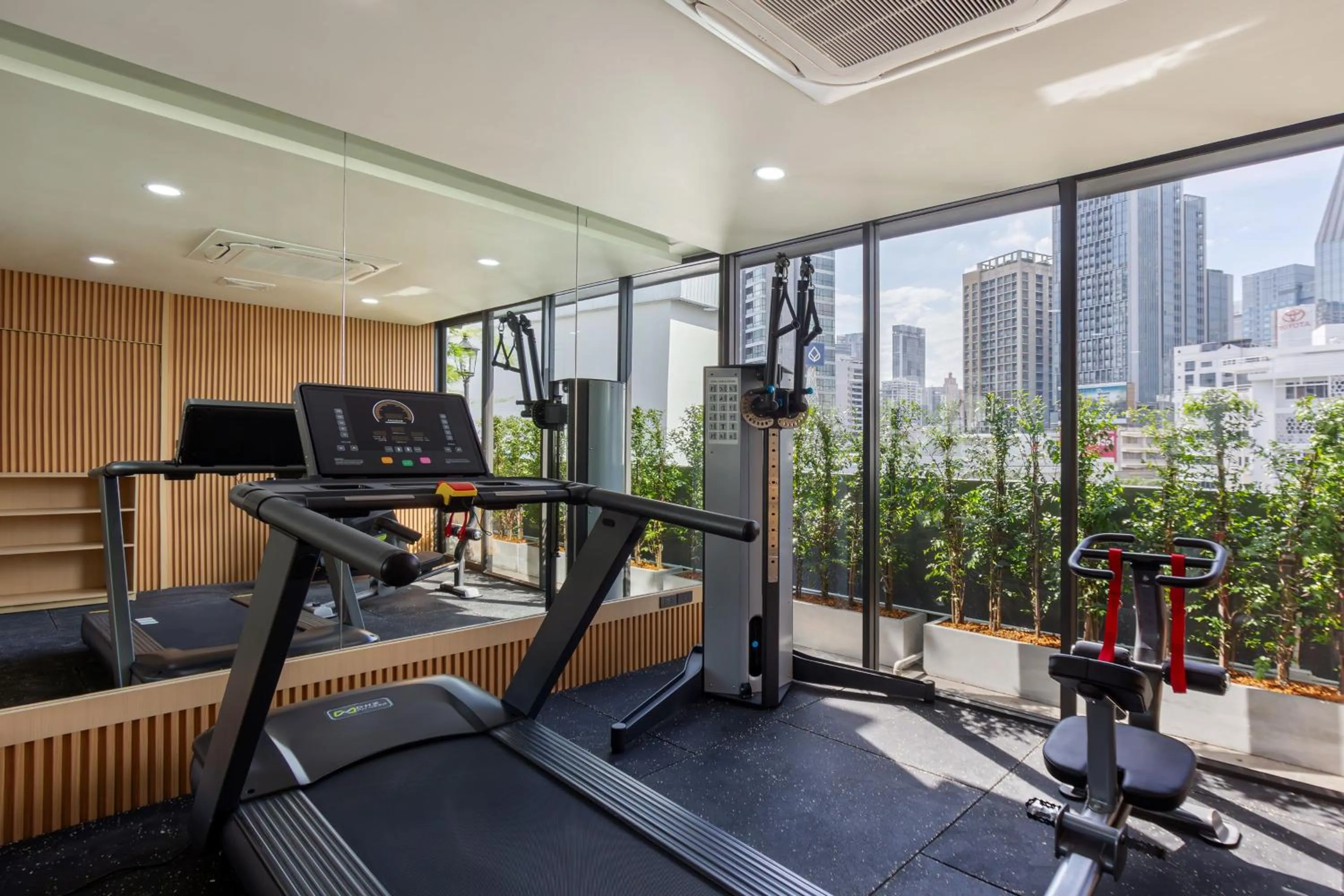 Fitness centre/facilities in Aquila Hotel Bangkok