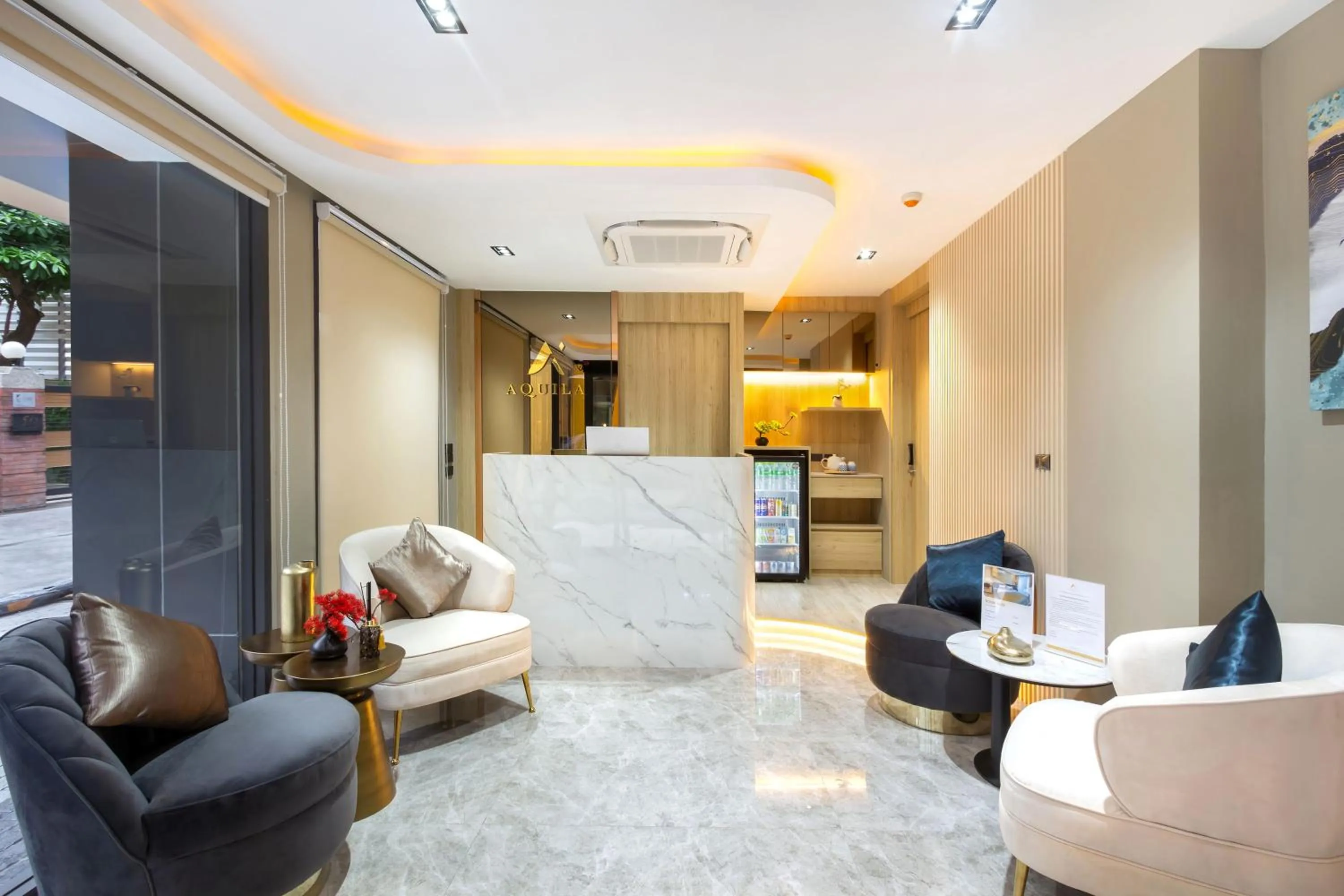 Lobby or reception in Aquila Hotel Bangkok