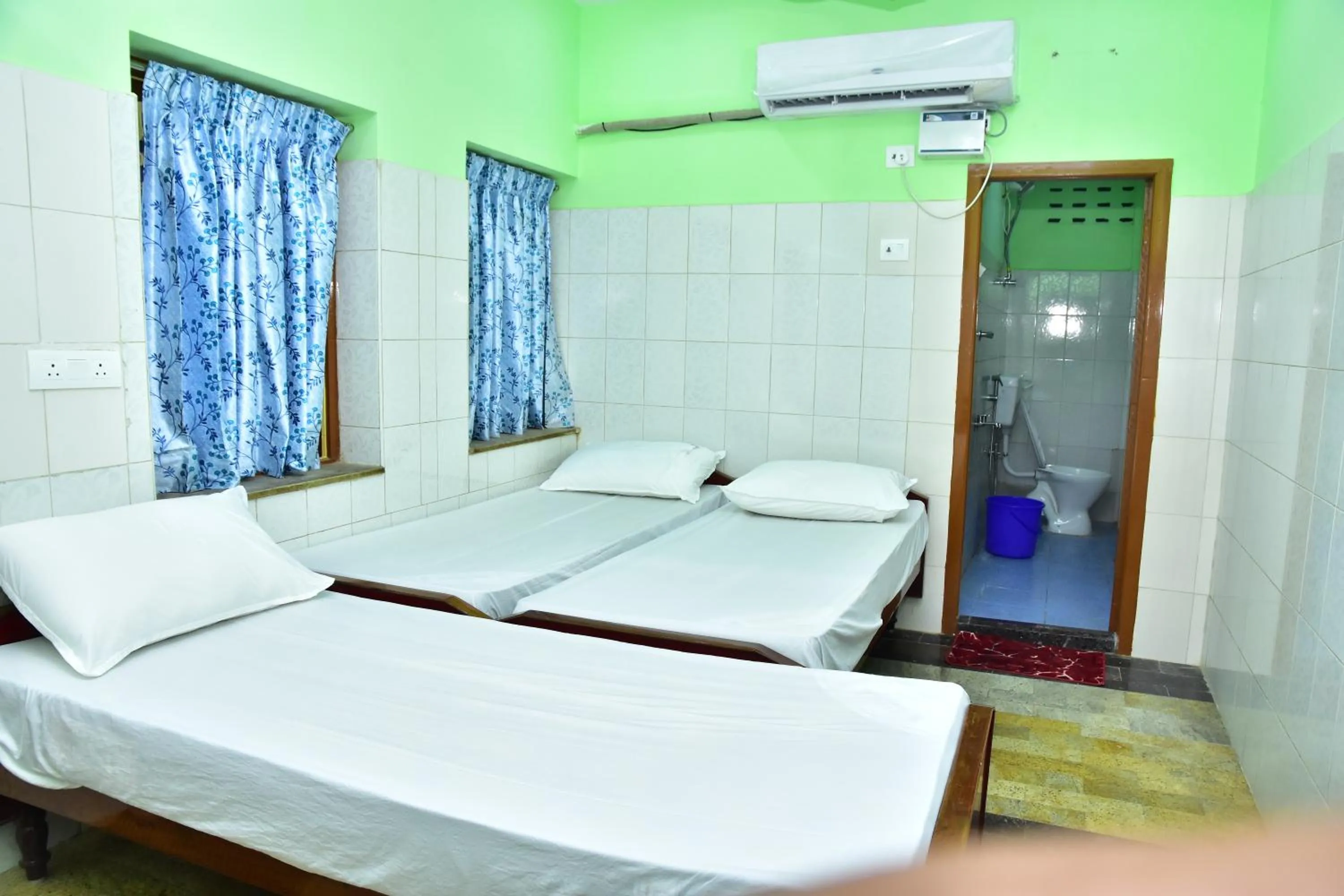 Bathroom, Bed in Sri Tirumalaa Hotel