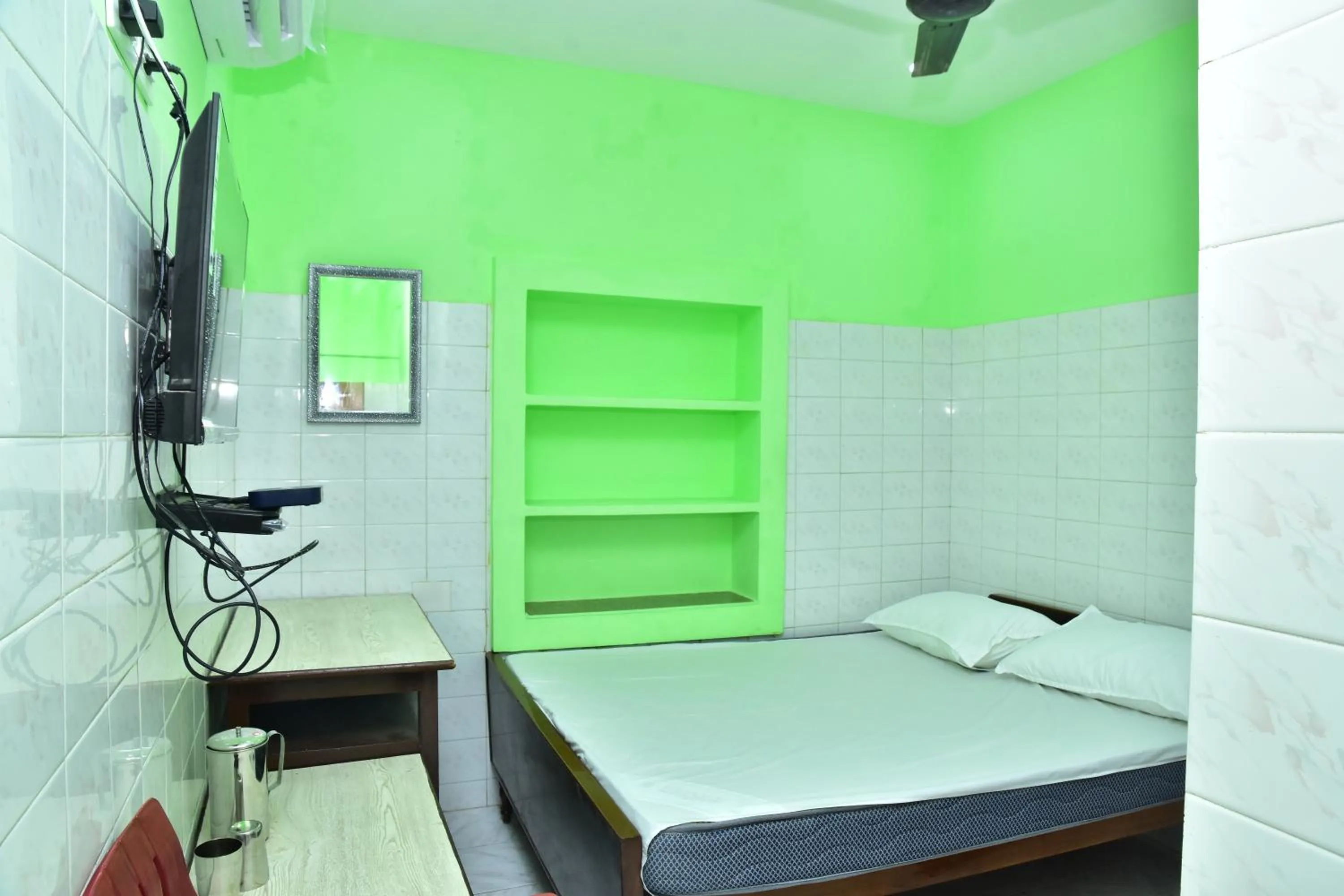 Bedroom, Bed in Sri Tirumalaa Hotel