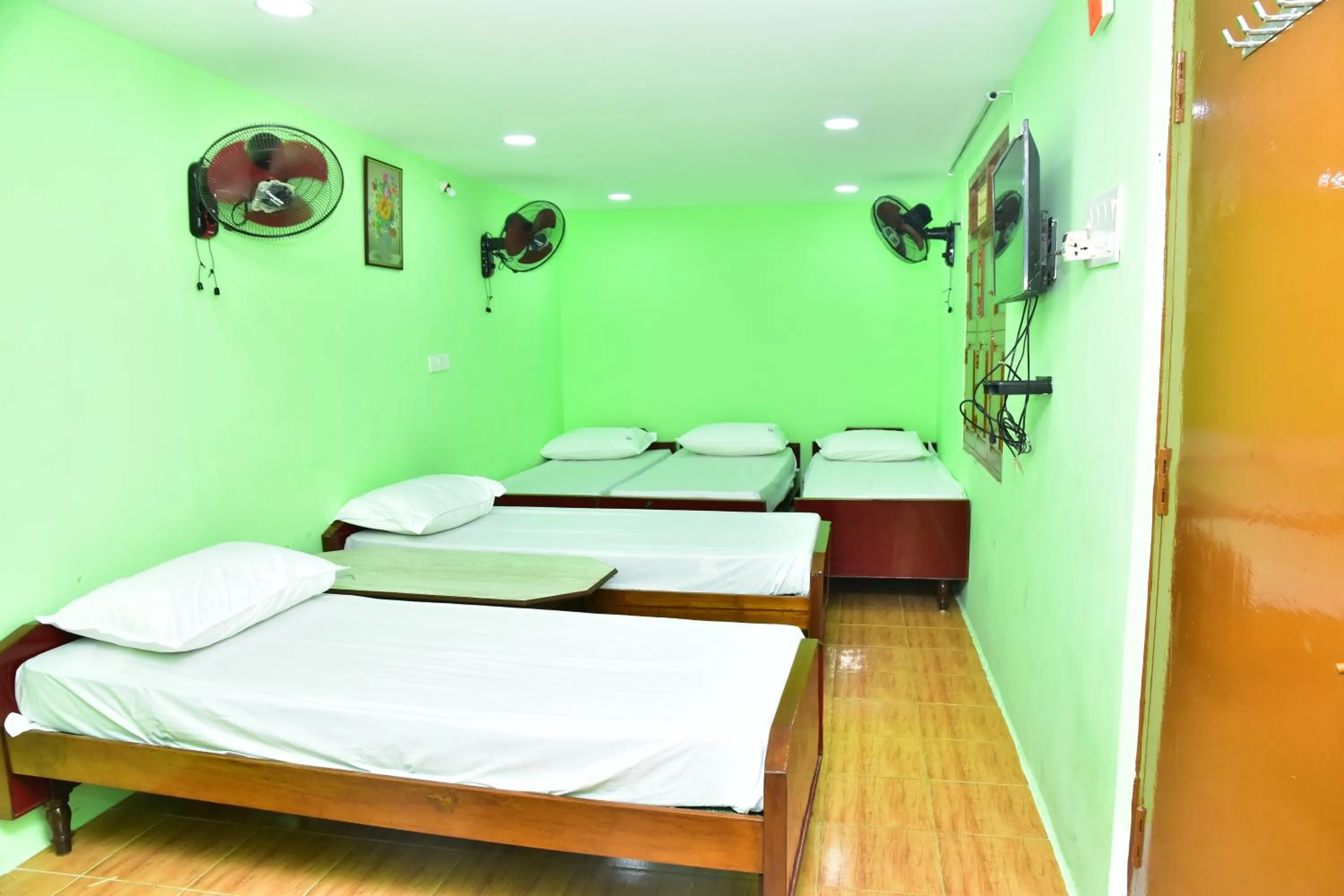 Bedroom, Bed in Sri Tirumalaa Hotel