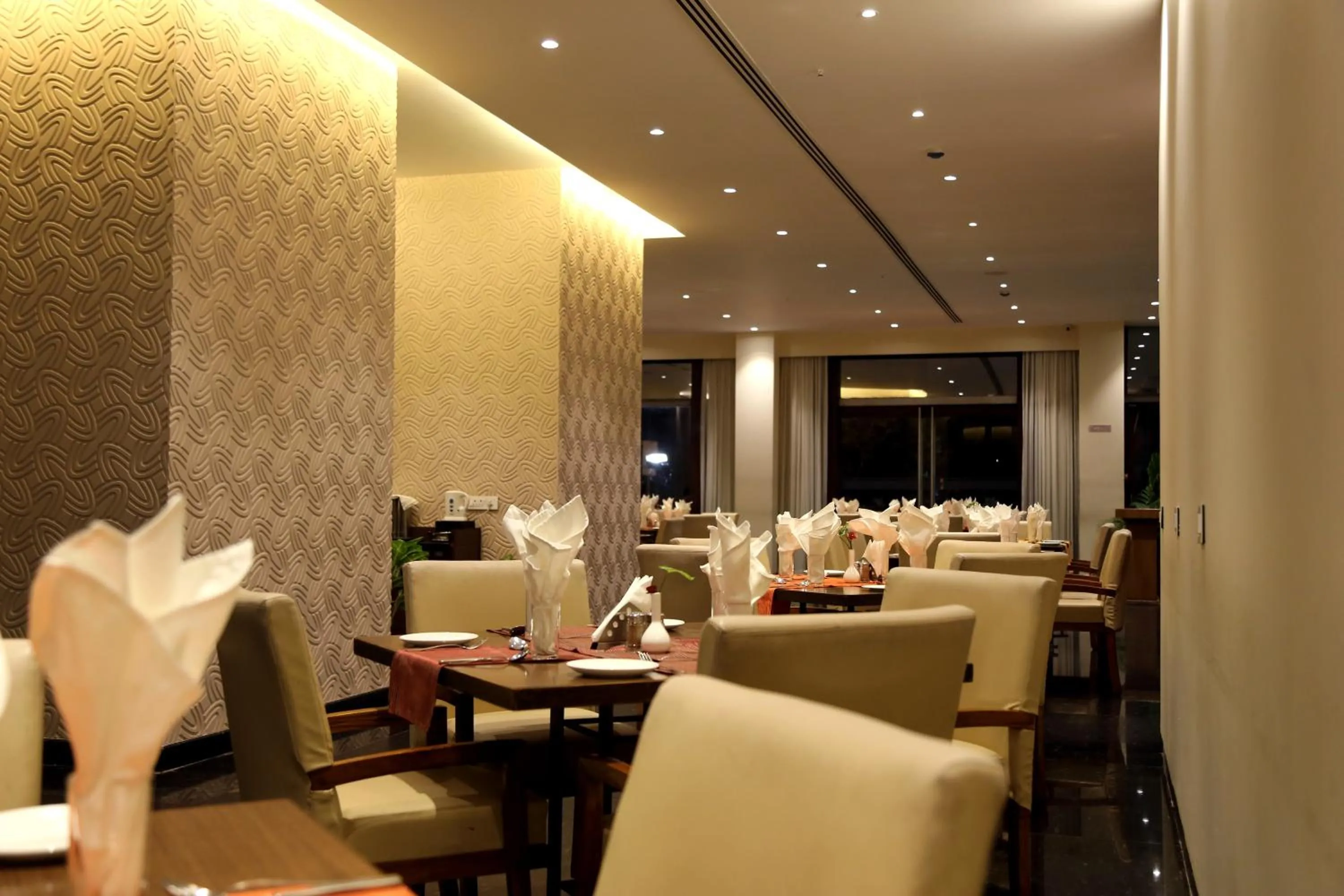 Restaurant/places to eat in Hotel Eefa