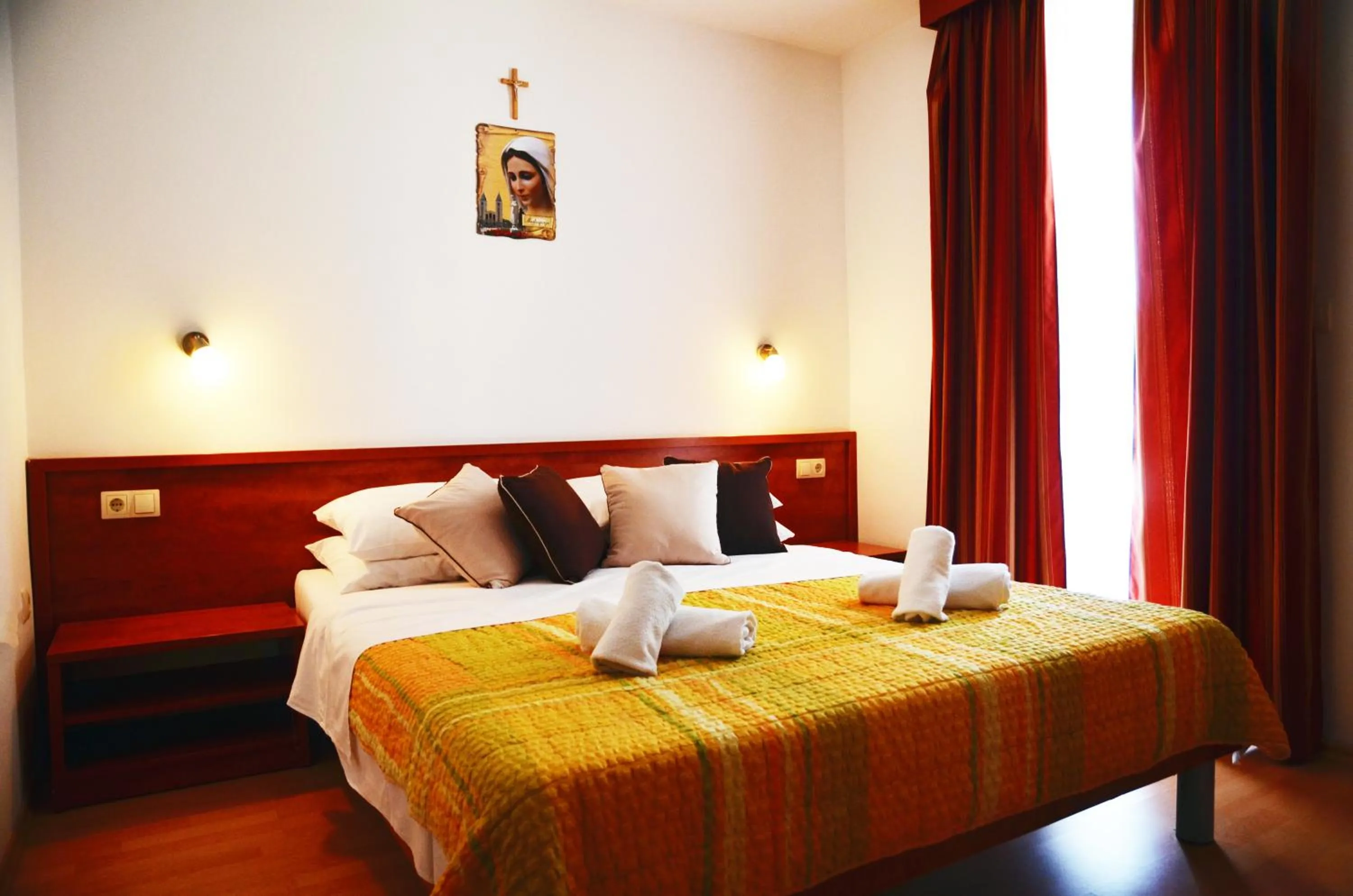 Photo of the whole room, Bed in Hotel Quattro Medjugorje
