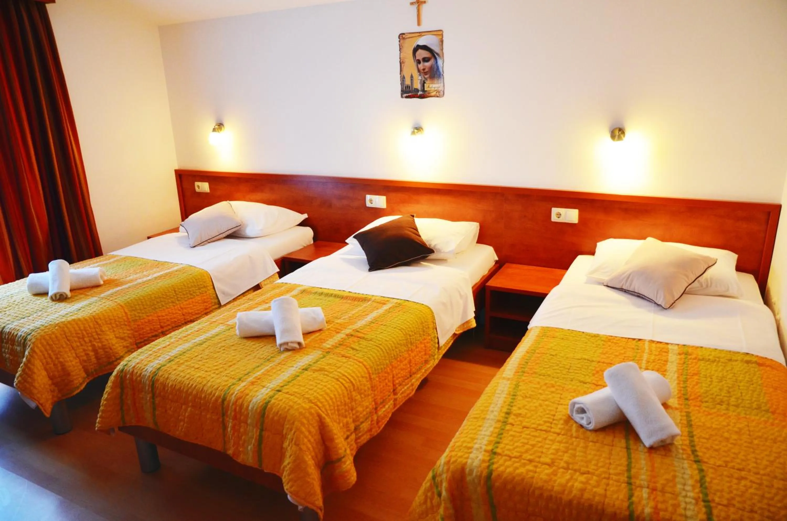 Photo of the whole room, Bed in Hotel Quattro Medjugorje