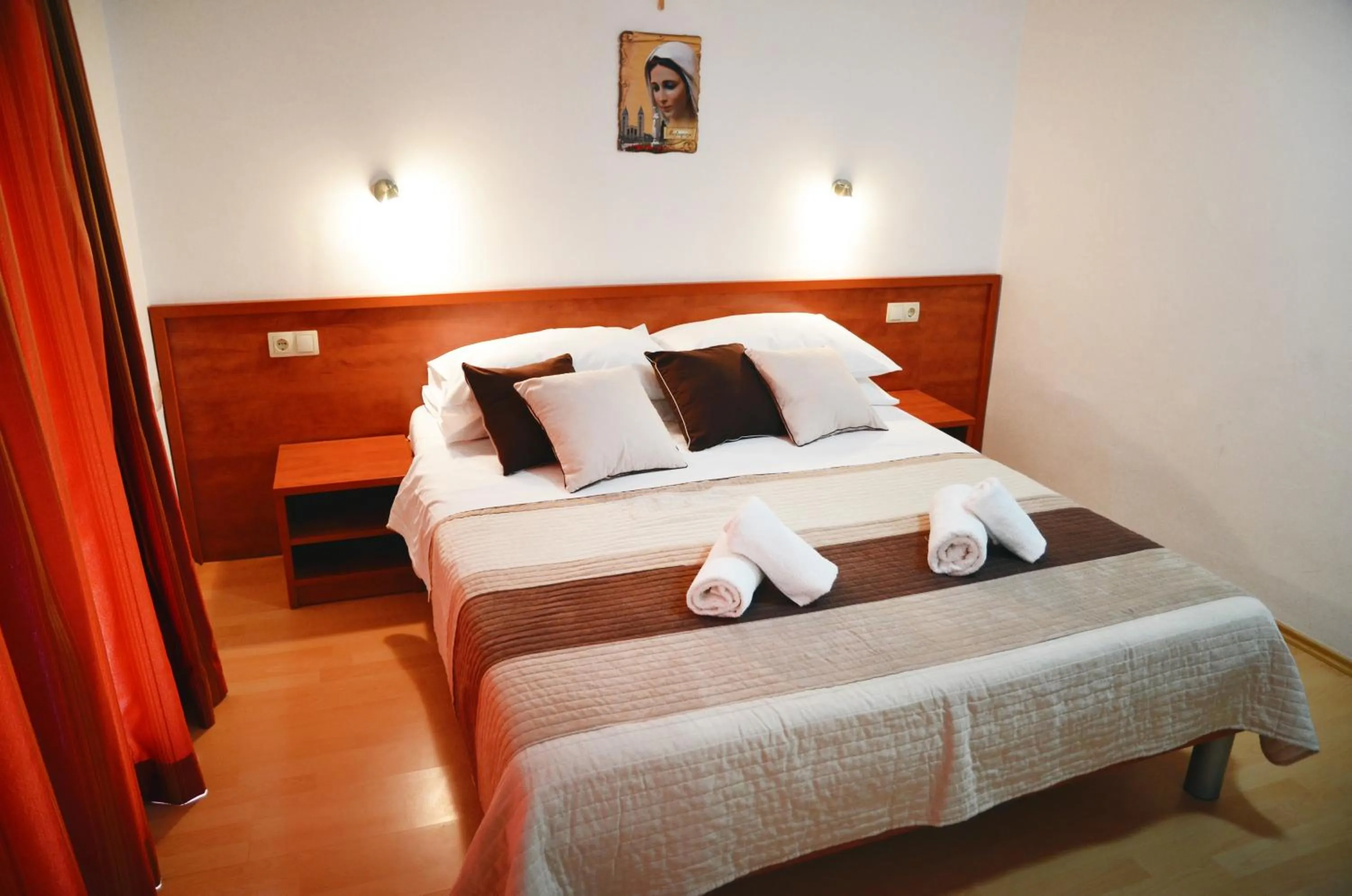 Photo of the whole room, Bed in Hotel Quattro Medjugorje