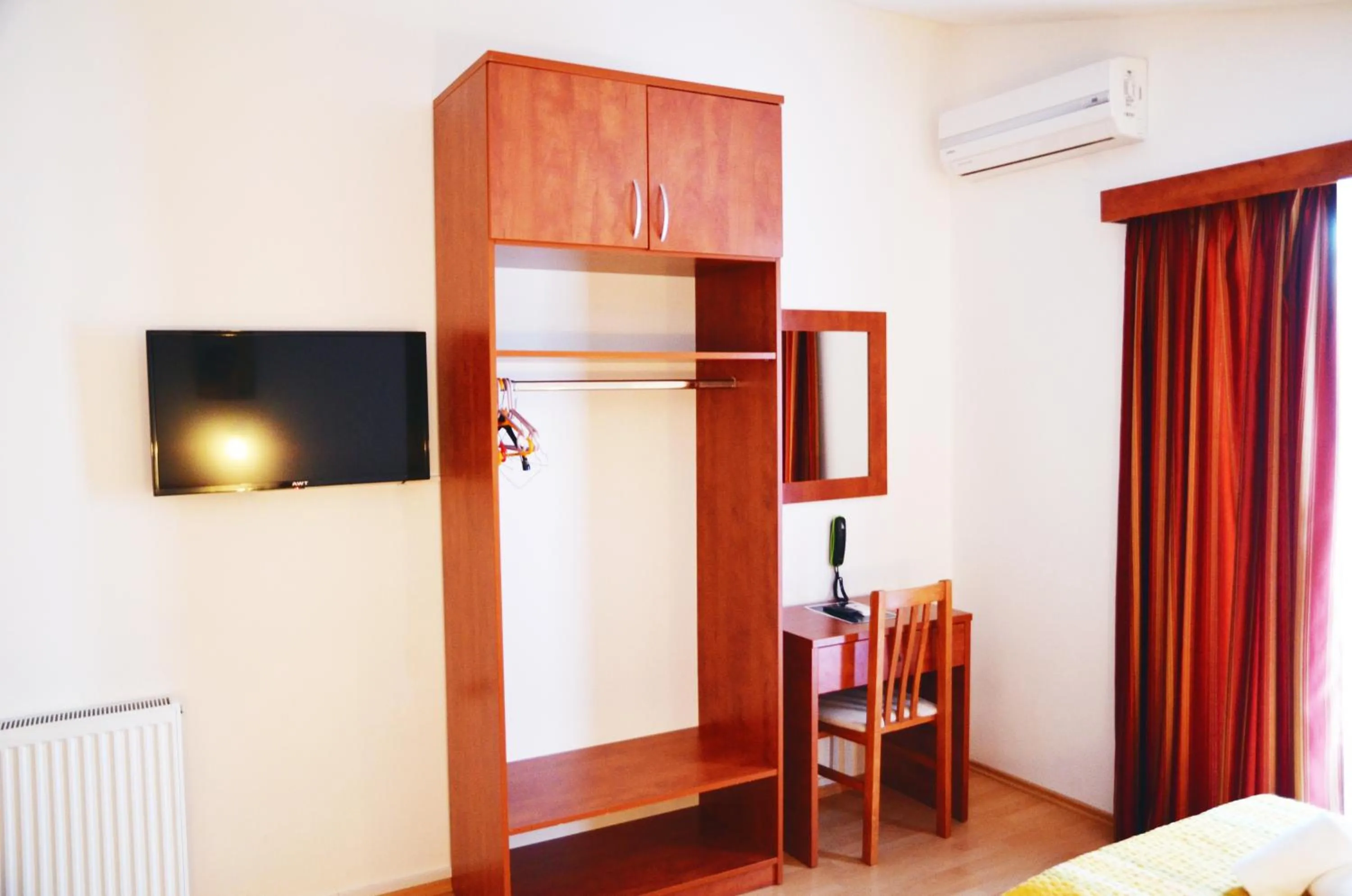 TV and multimedia, Bed in Hotel Quattro Medjugorje