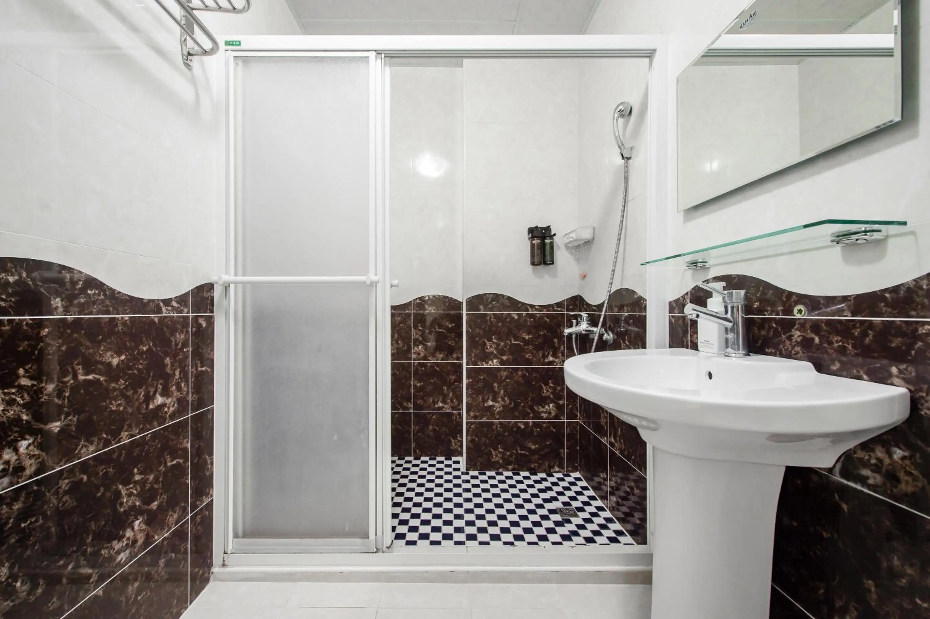 Shower in Sakura B&B