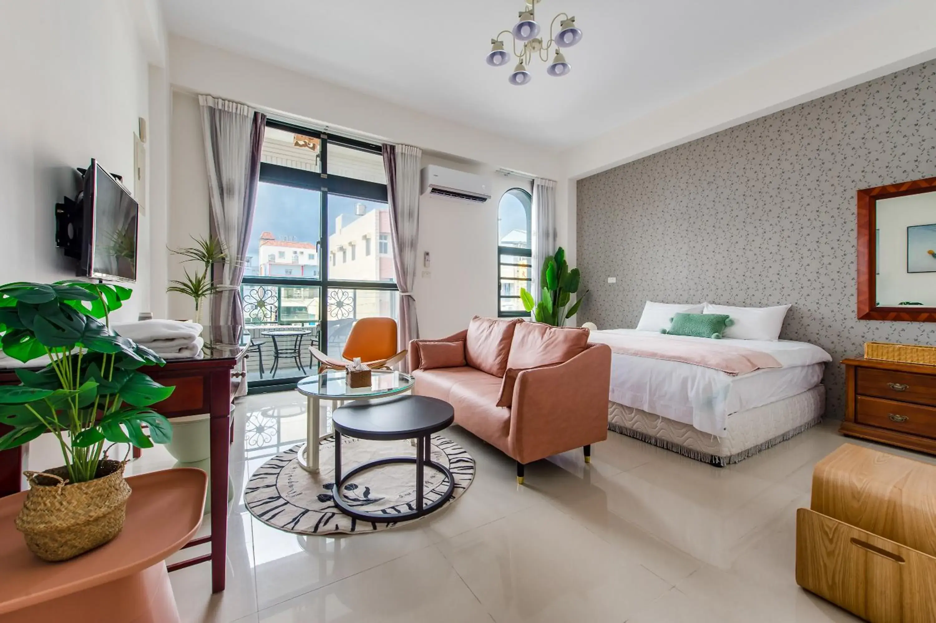 Deluxe Double Room with Balcony in Sakura B&B Deluxe Double Room with Balcony in Sakura B&B