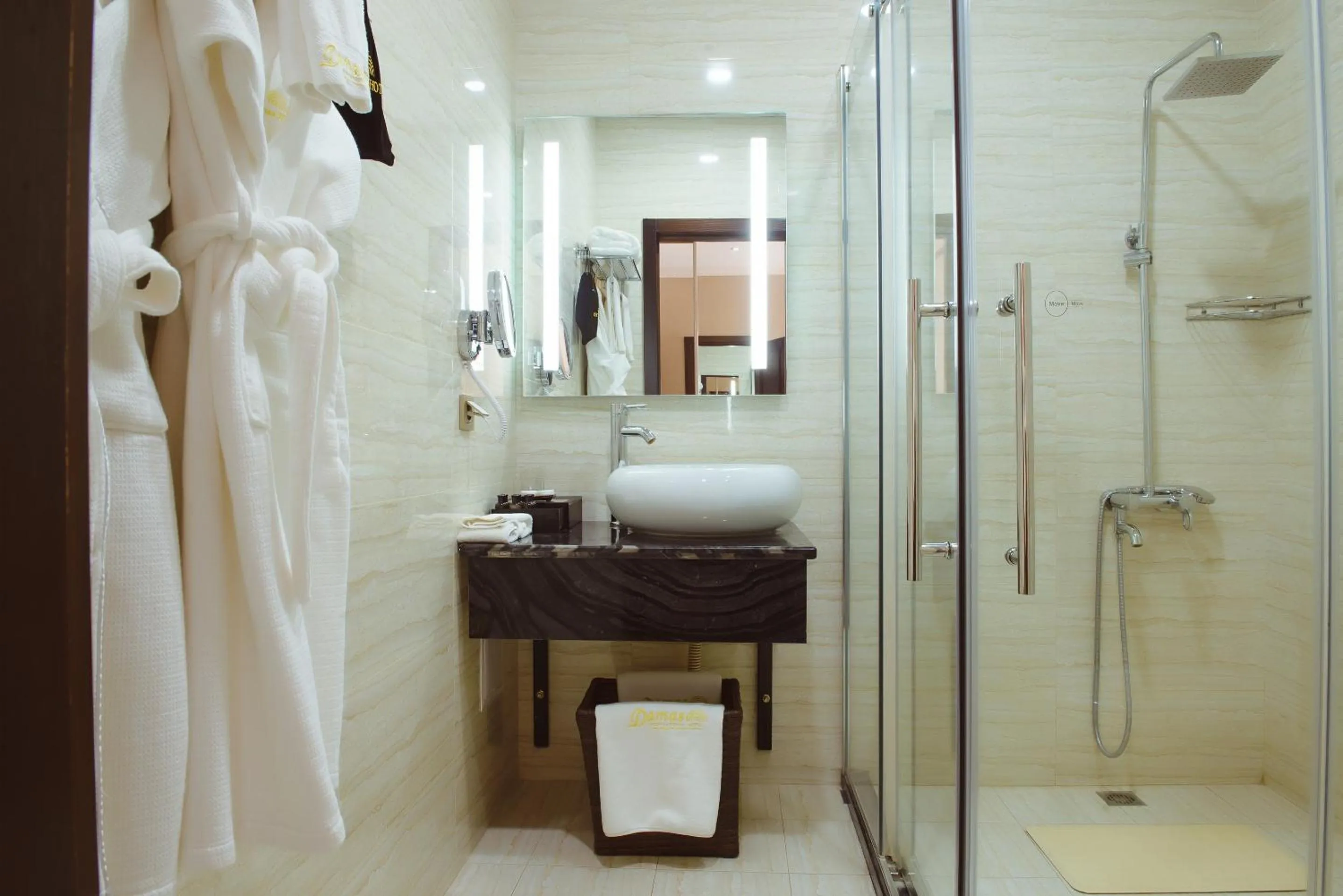 Shower in Damas International Hotel