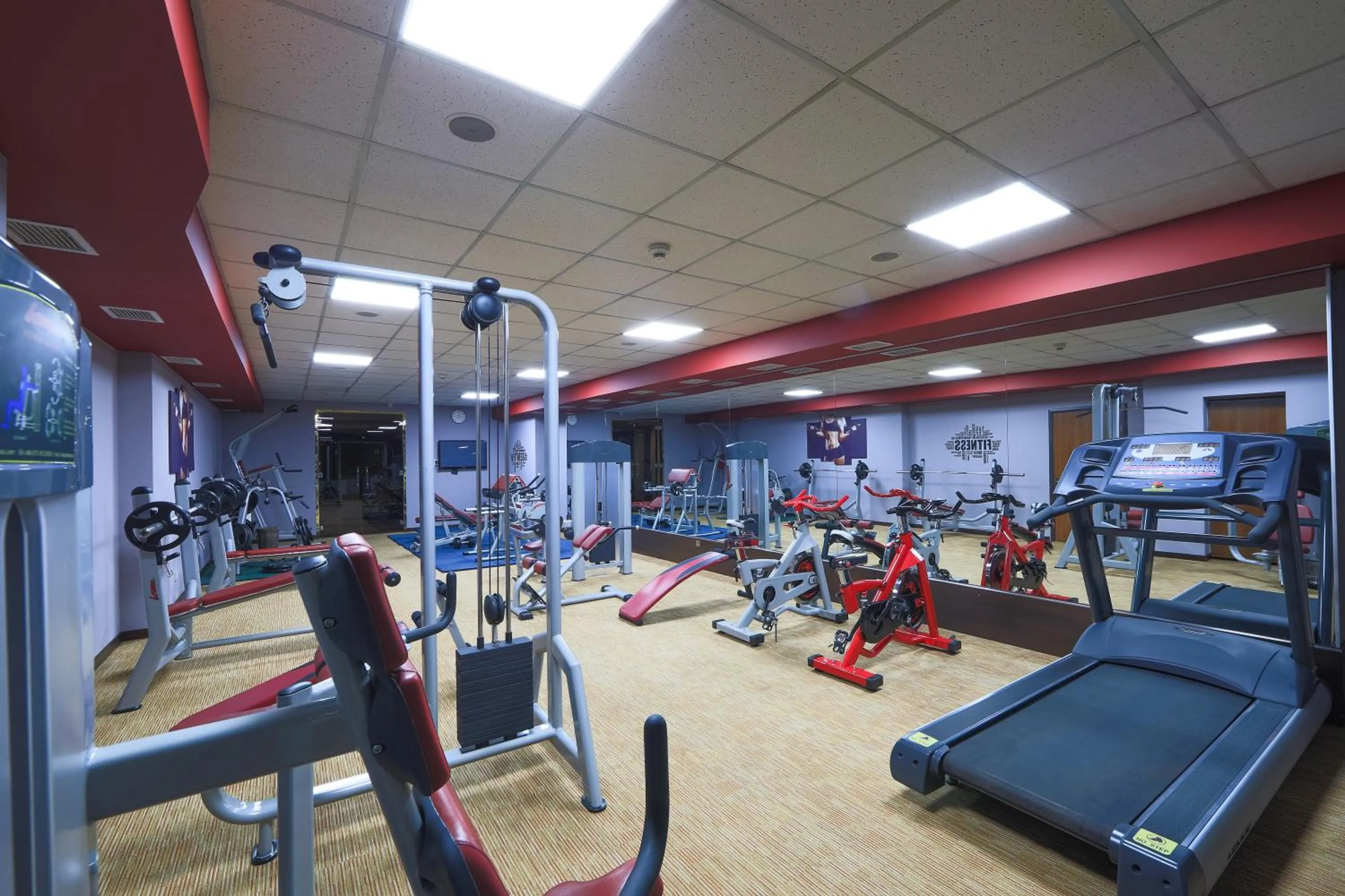 Fitness centre/facilities in Damas International Hotel