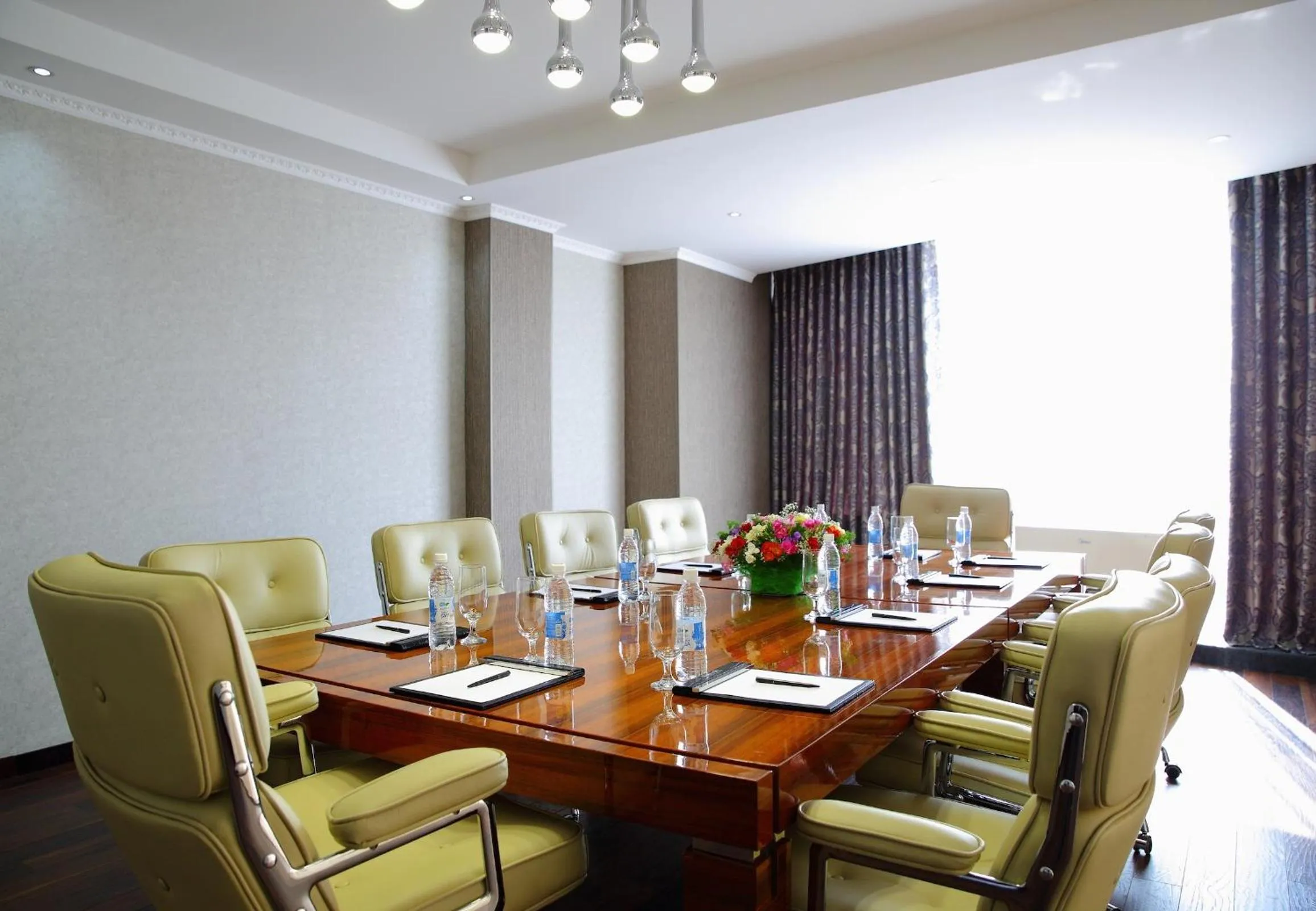 Business facilities in Damas International Hotel
