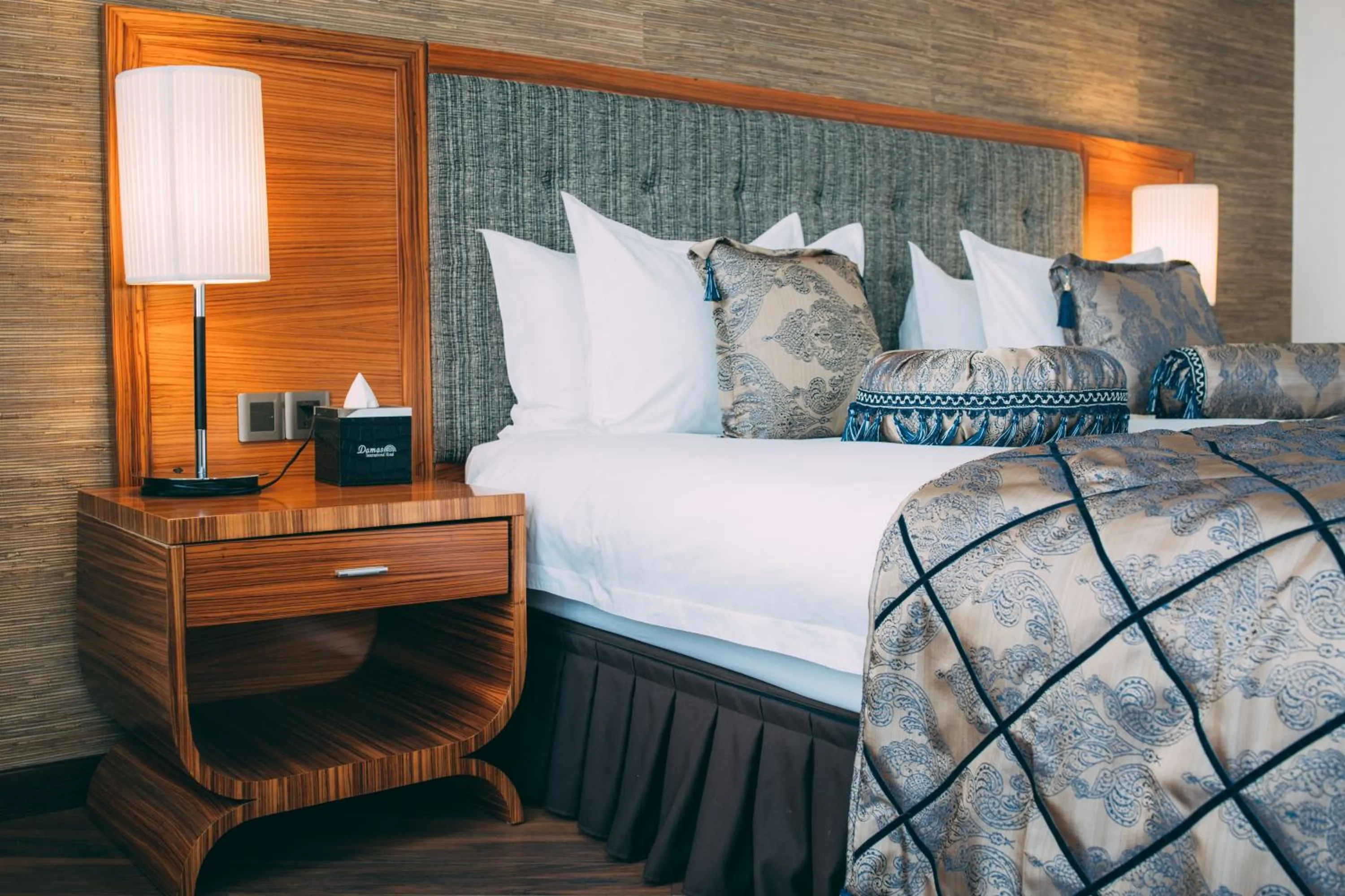 Mountain view, Bed in Damas International Hotel