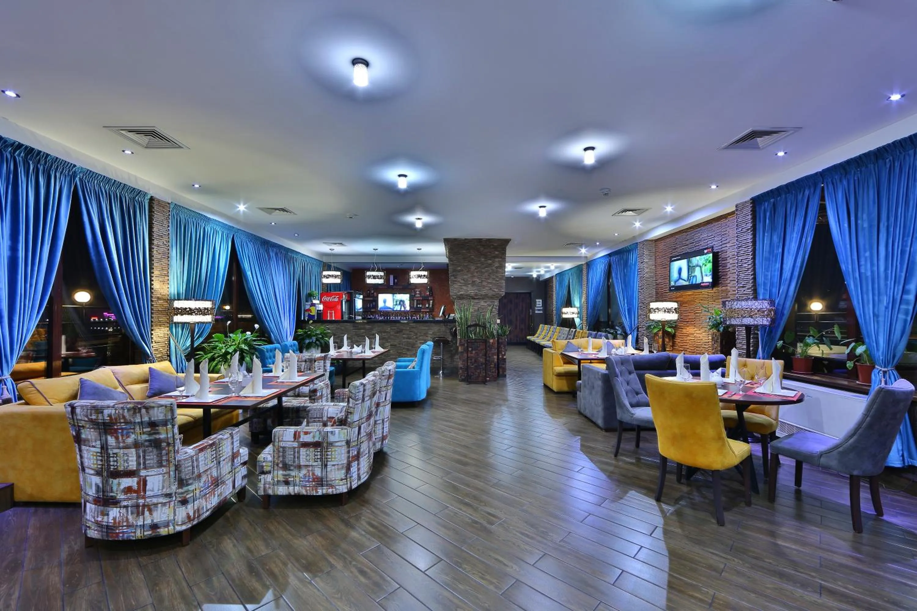 Restaurant/places to eat in Damas International Hotel