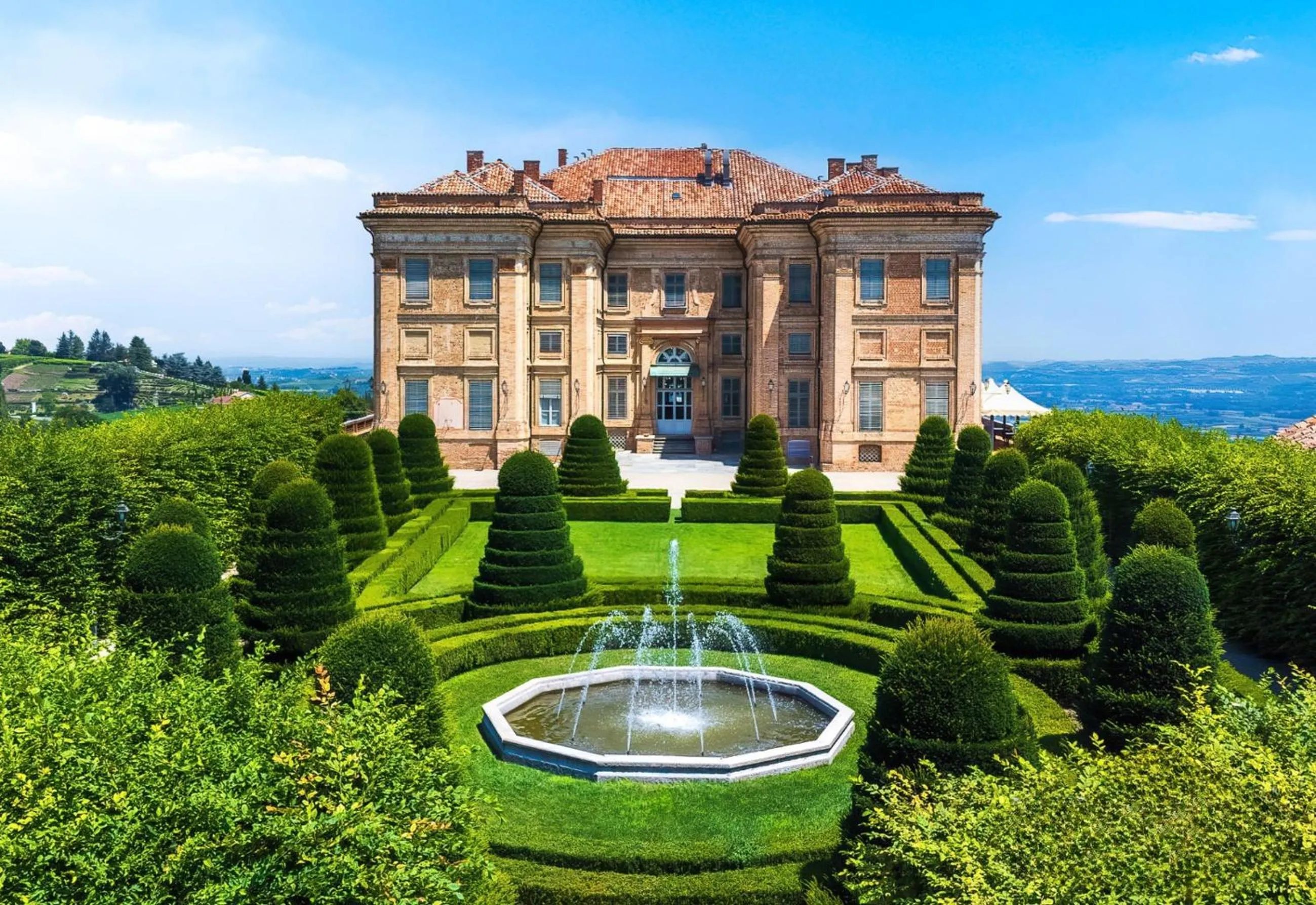 Property building in Castello di Guarene