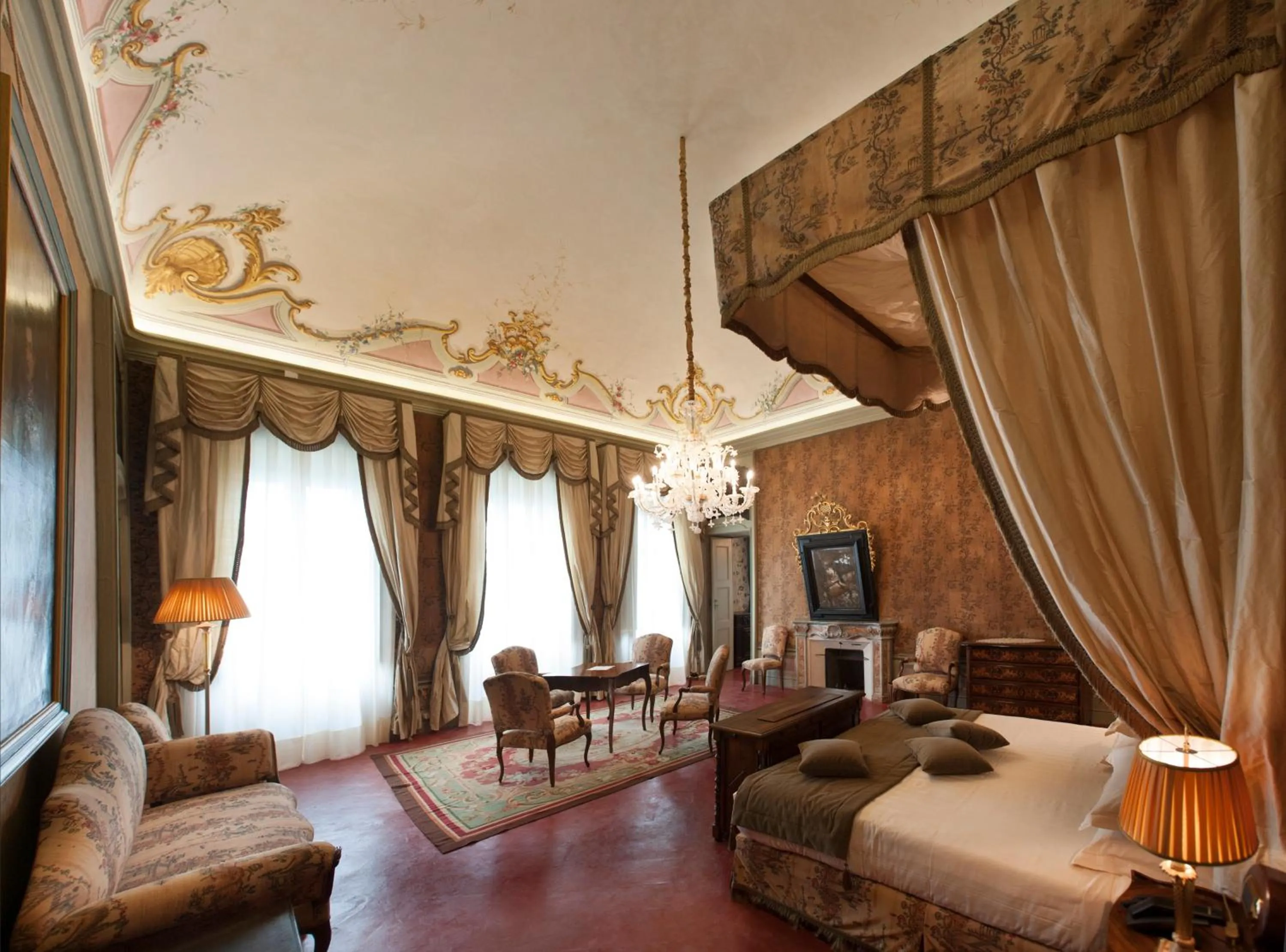 Bedroom in Castello di Guarene