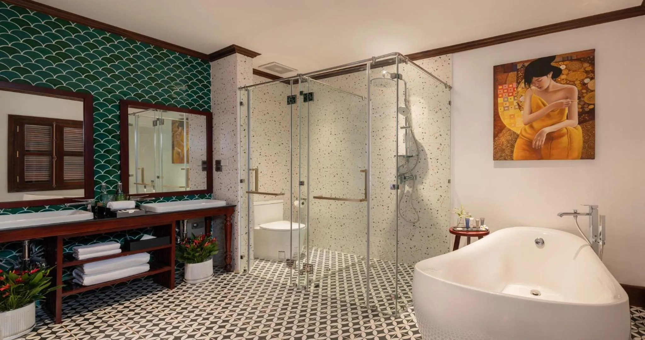 Bathroom in U Luang Prabang