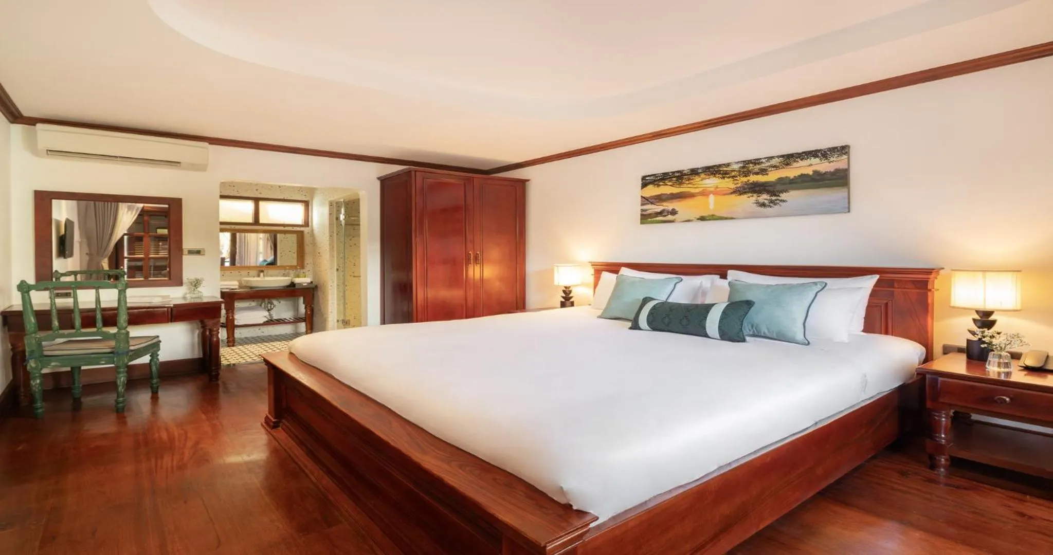 Bed in U Luang Prabang