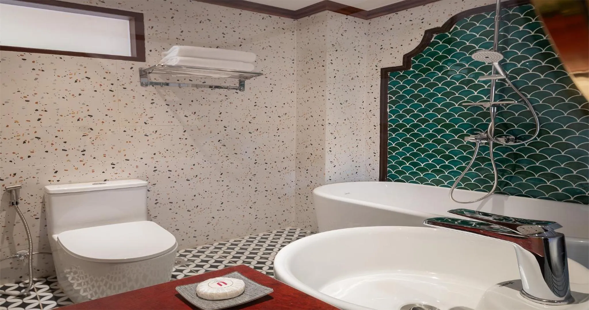 Bathroom in U Luang Prabang