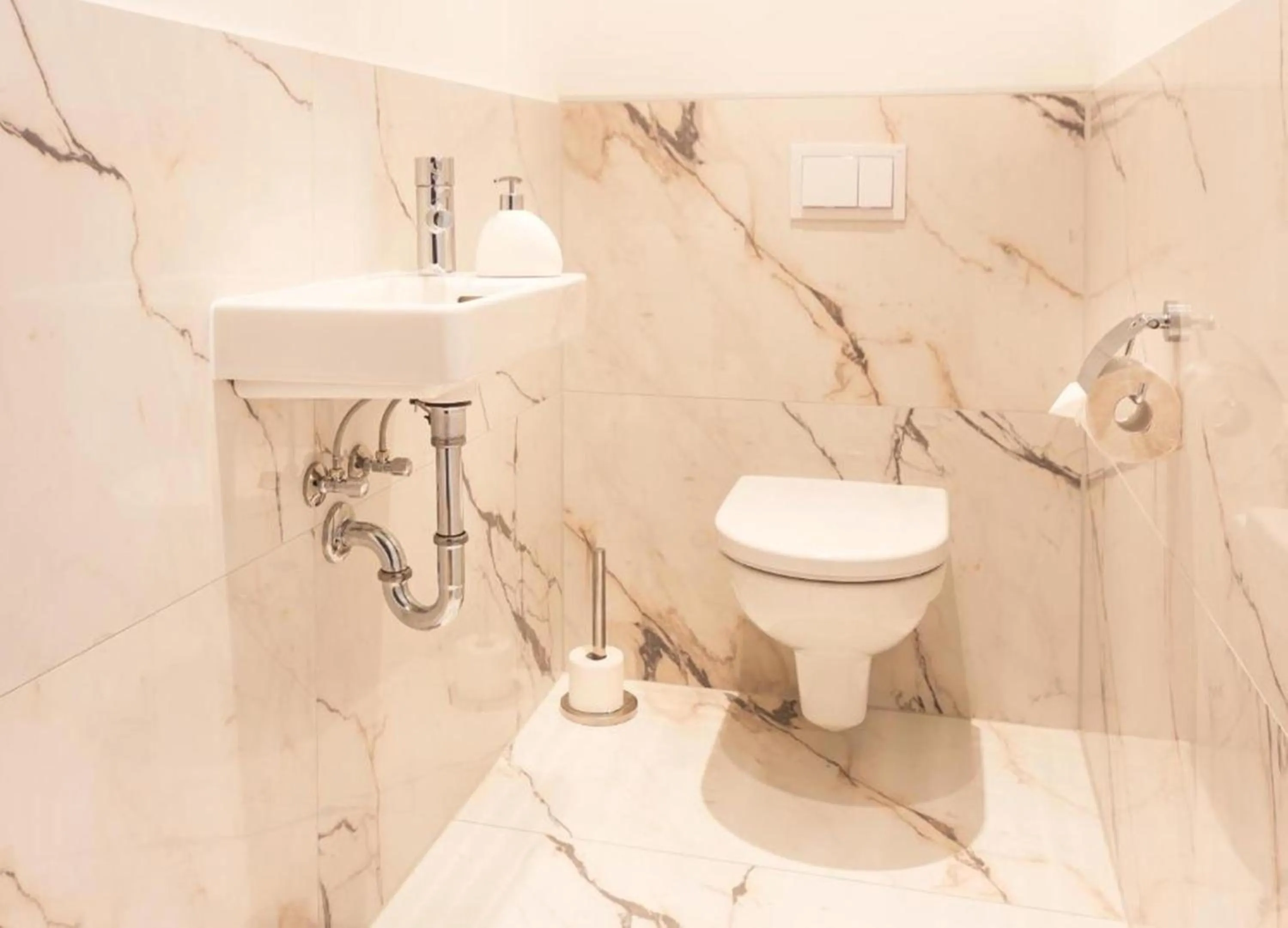 Bathroom in Abieshomes Serviced Apartments - Votivpark