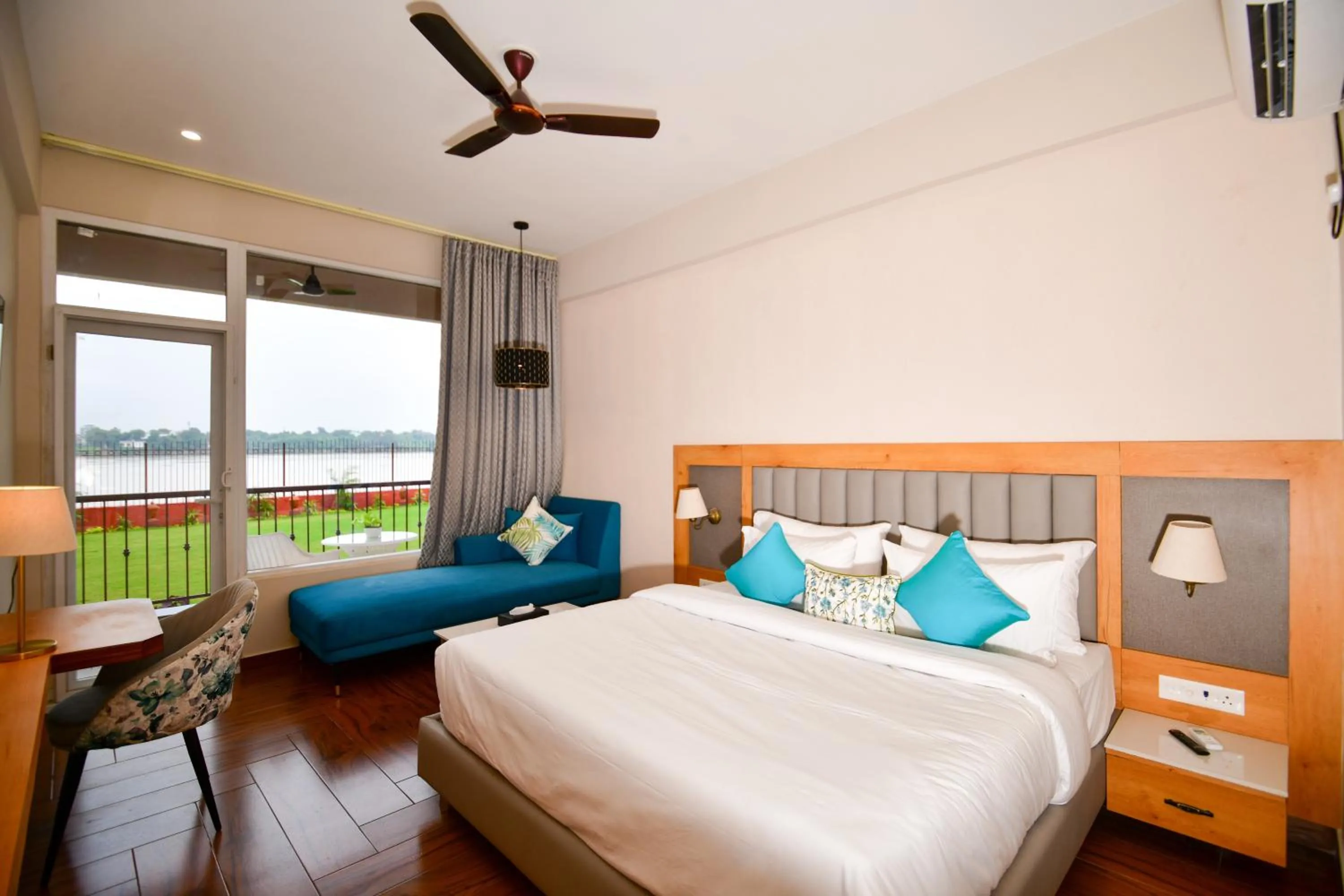 Photo of the whole room, Bed in Hotel Aviral Ganga