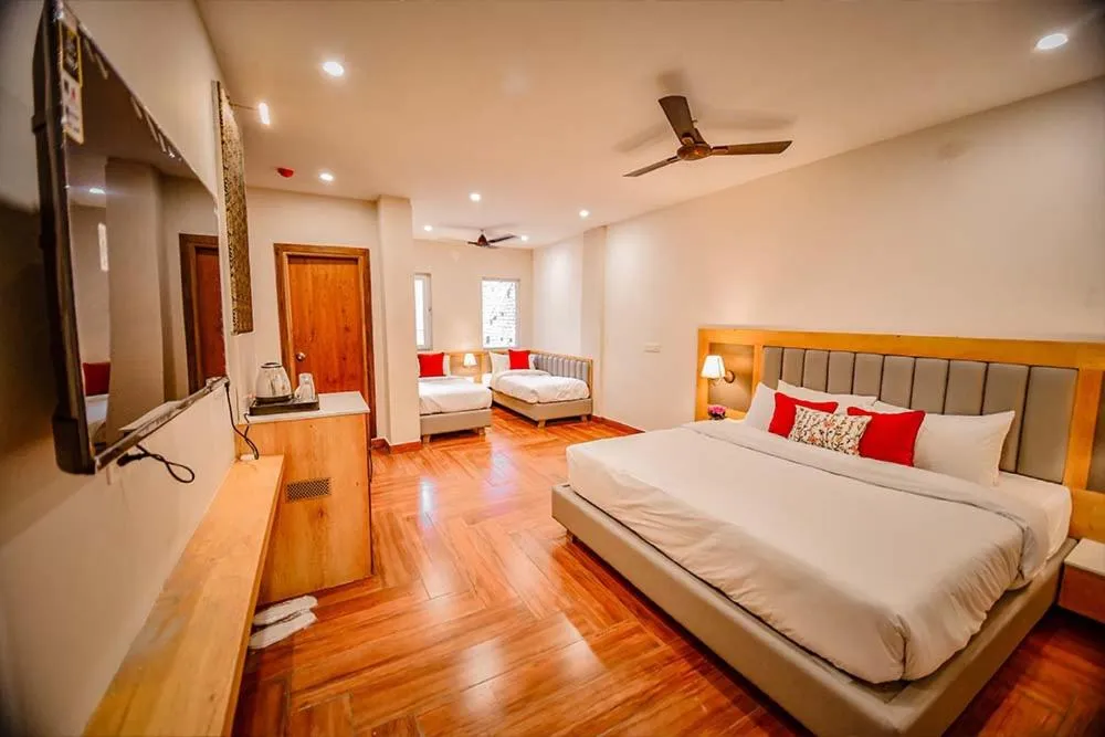 Photo of the whole room, Bed in Hotel Aviral Ganga