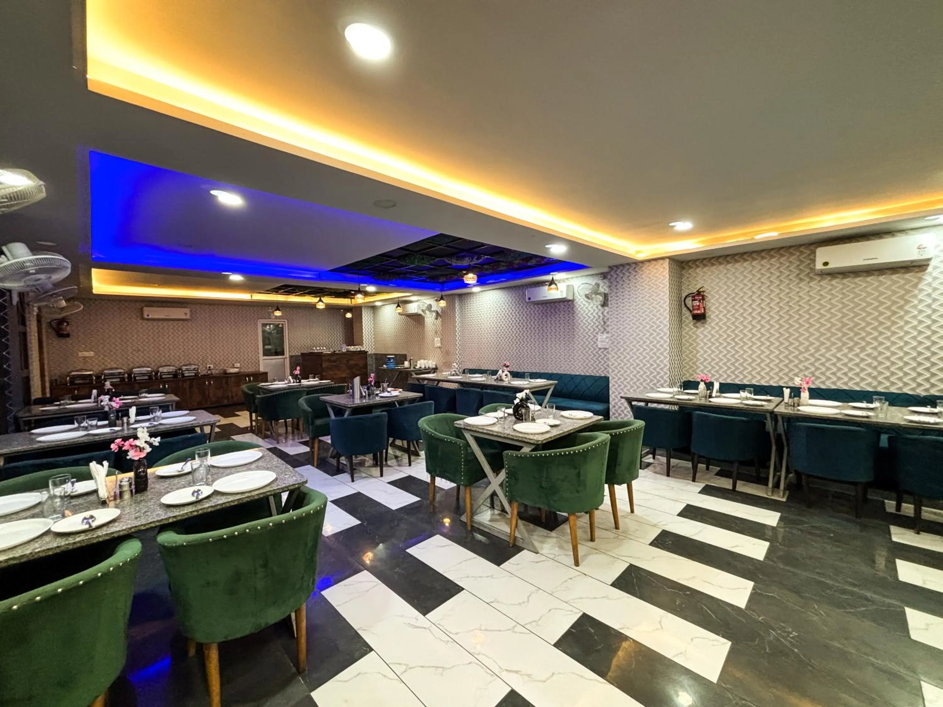 Restaurant/places to eat in Hotel Shoolin Suites Boutique Haridwar